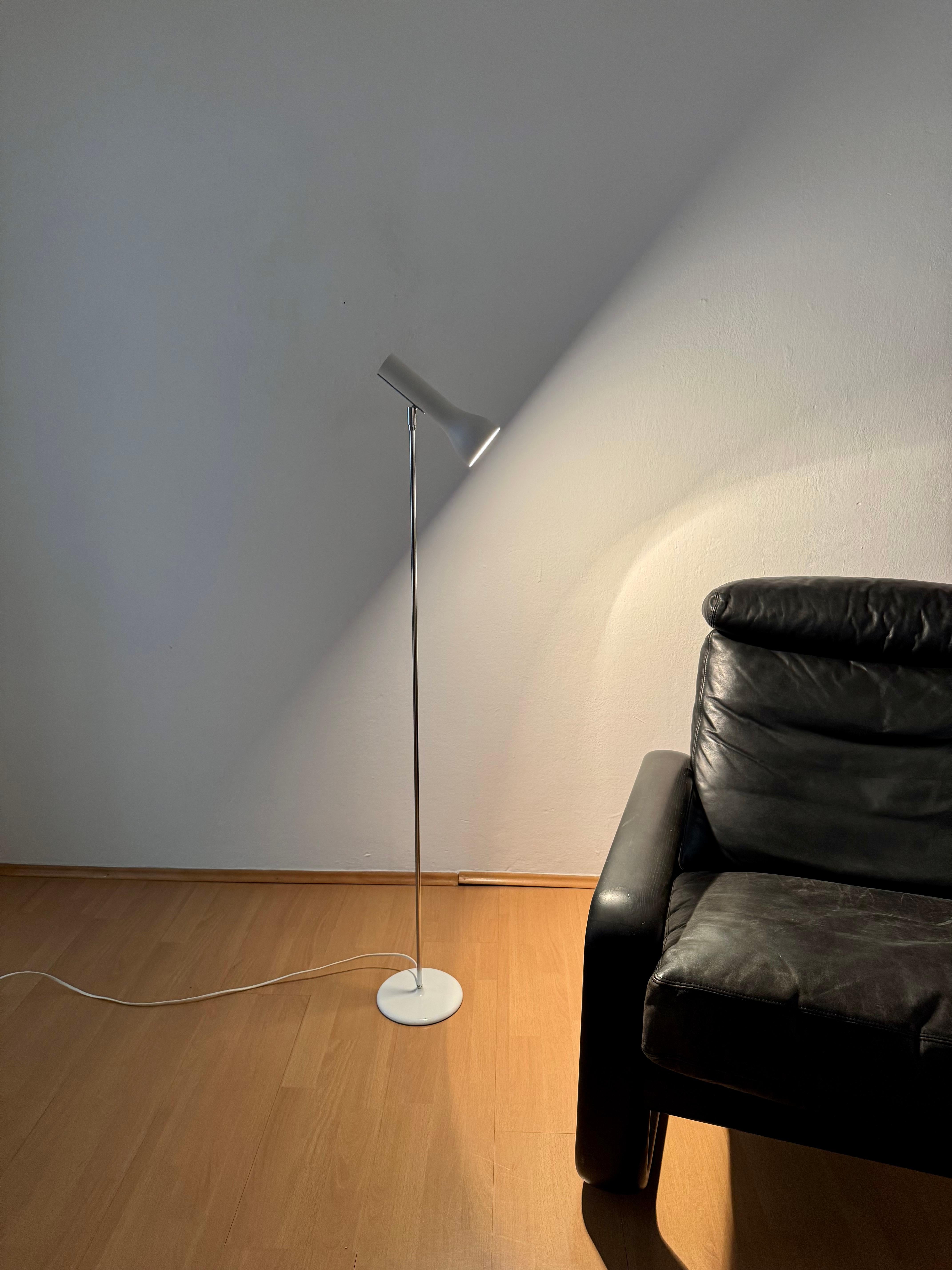Lampada da terra a spot regolabile di Swiss Lamps International in vendita 5