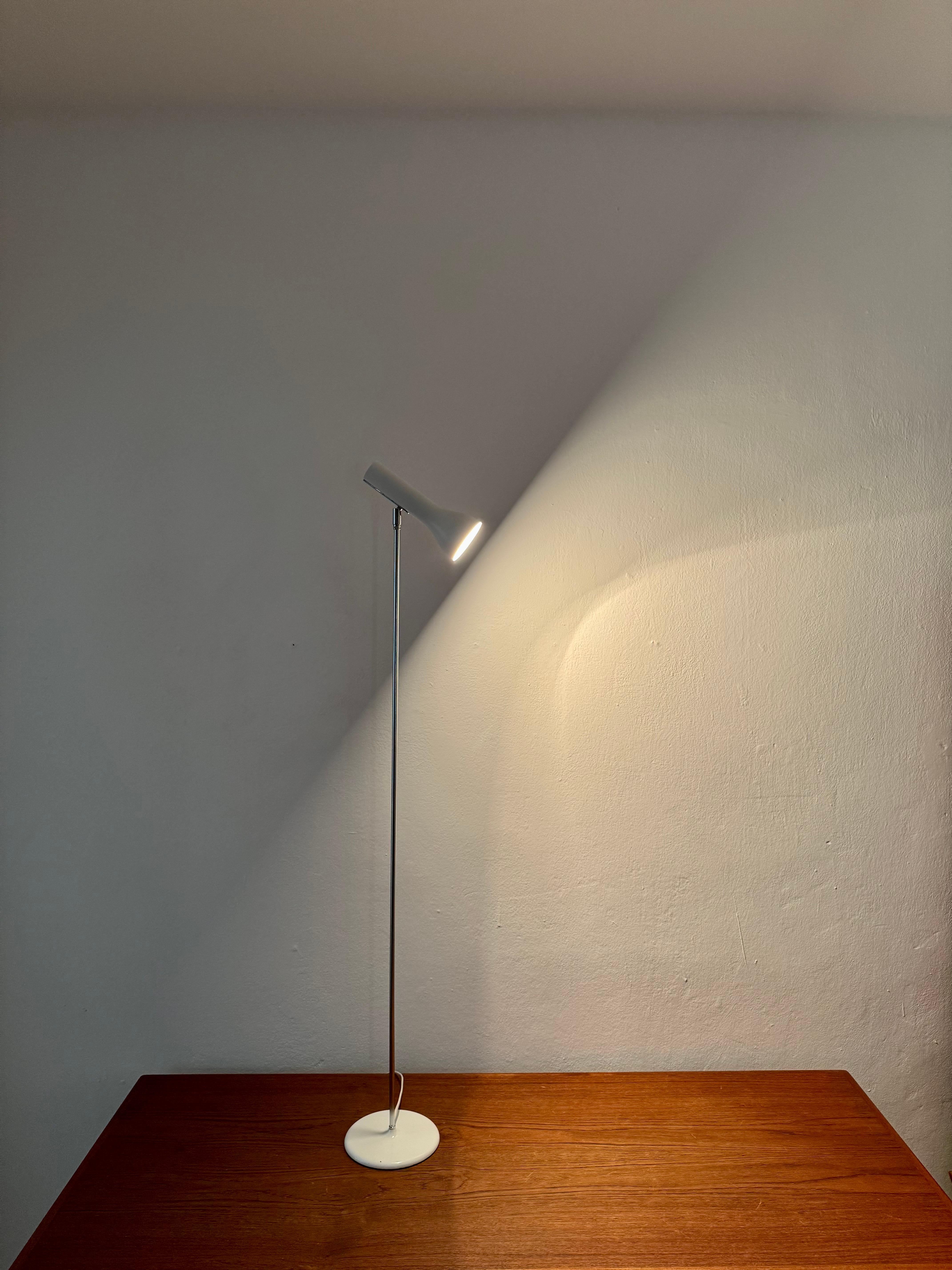 Lampada da terra a spot regolabile di Swiss Lamps International in vendita 6