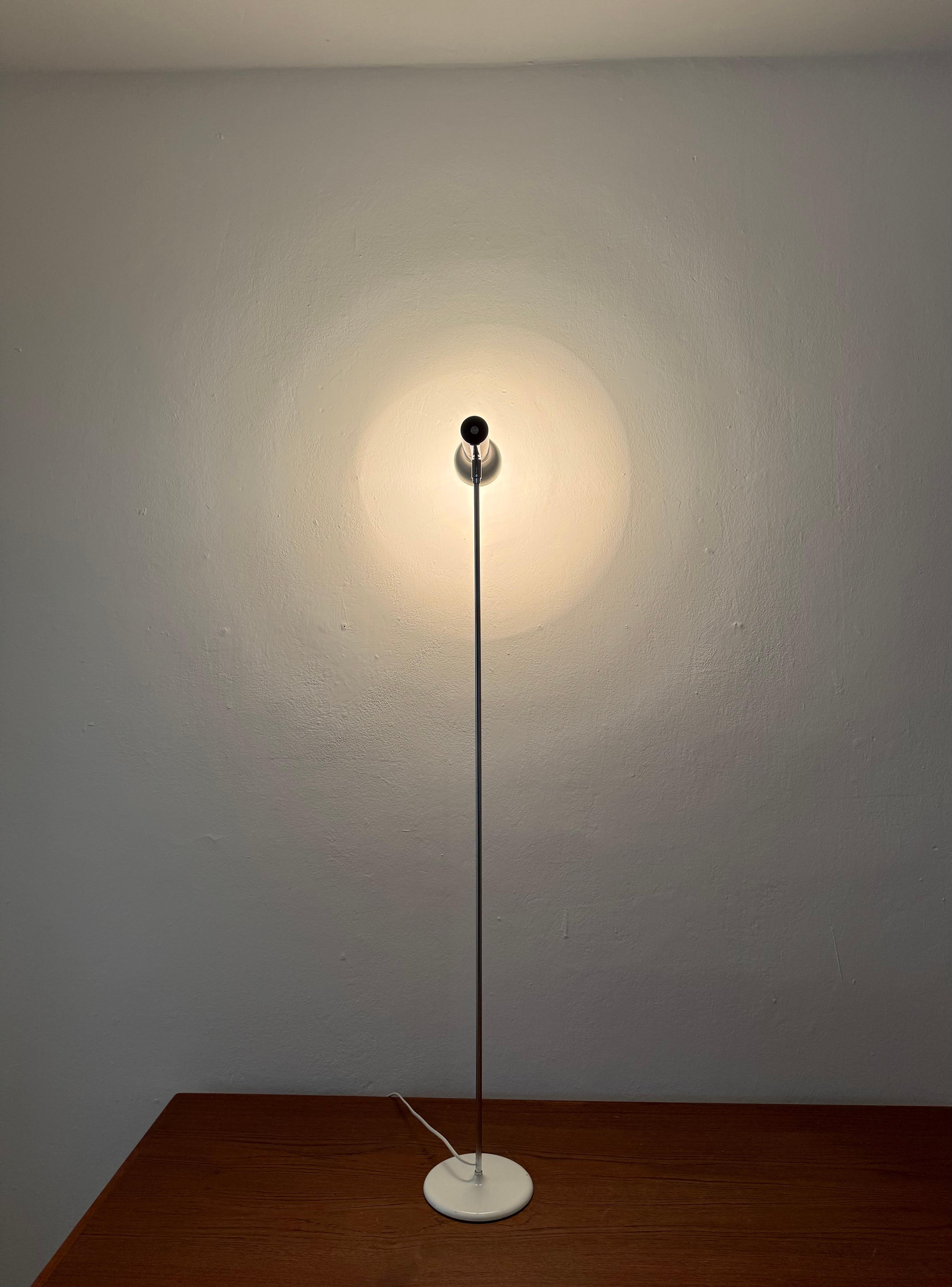 Lampada da terra a spot regolabile di Swiss Lamps International in vendita 7
