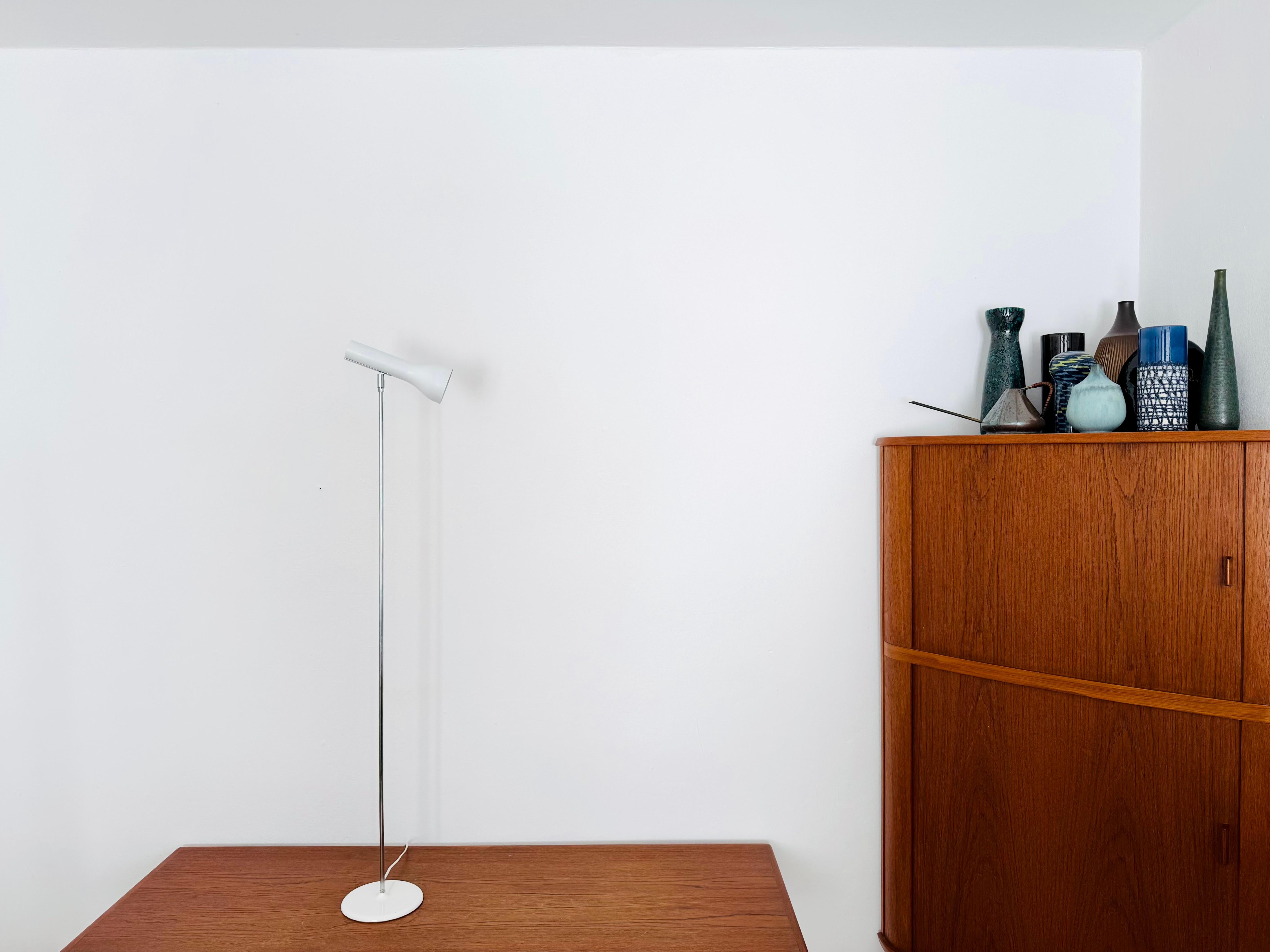 Fine XX secolo Lampada da terra a spot regolabile di Swiss Lamps International in vendita