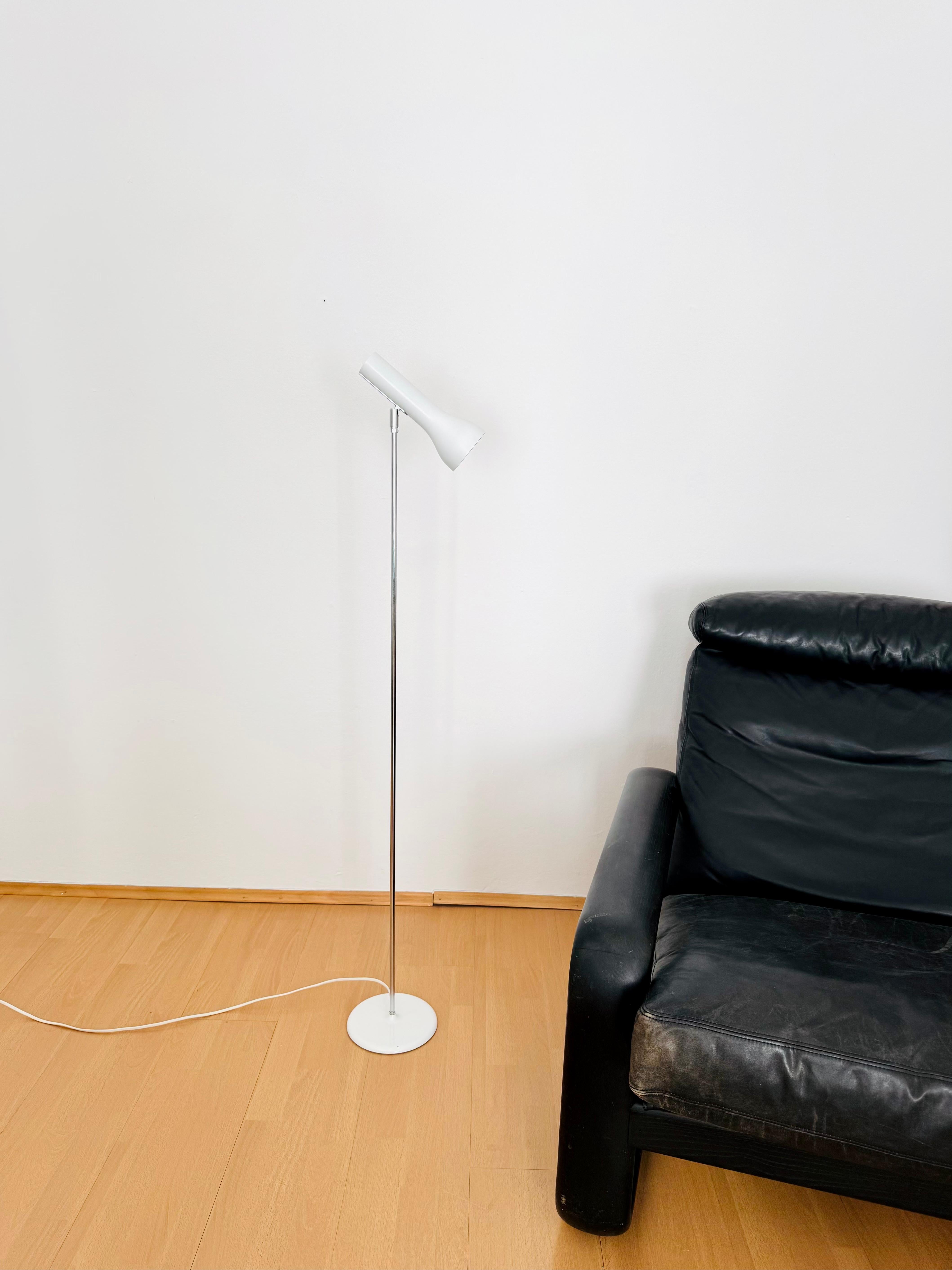 Metallo Lampada da terra a spot regolabile di Swiss Lamps International in vendita