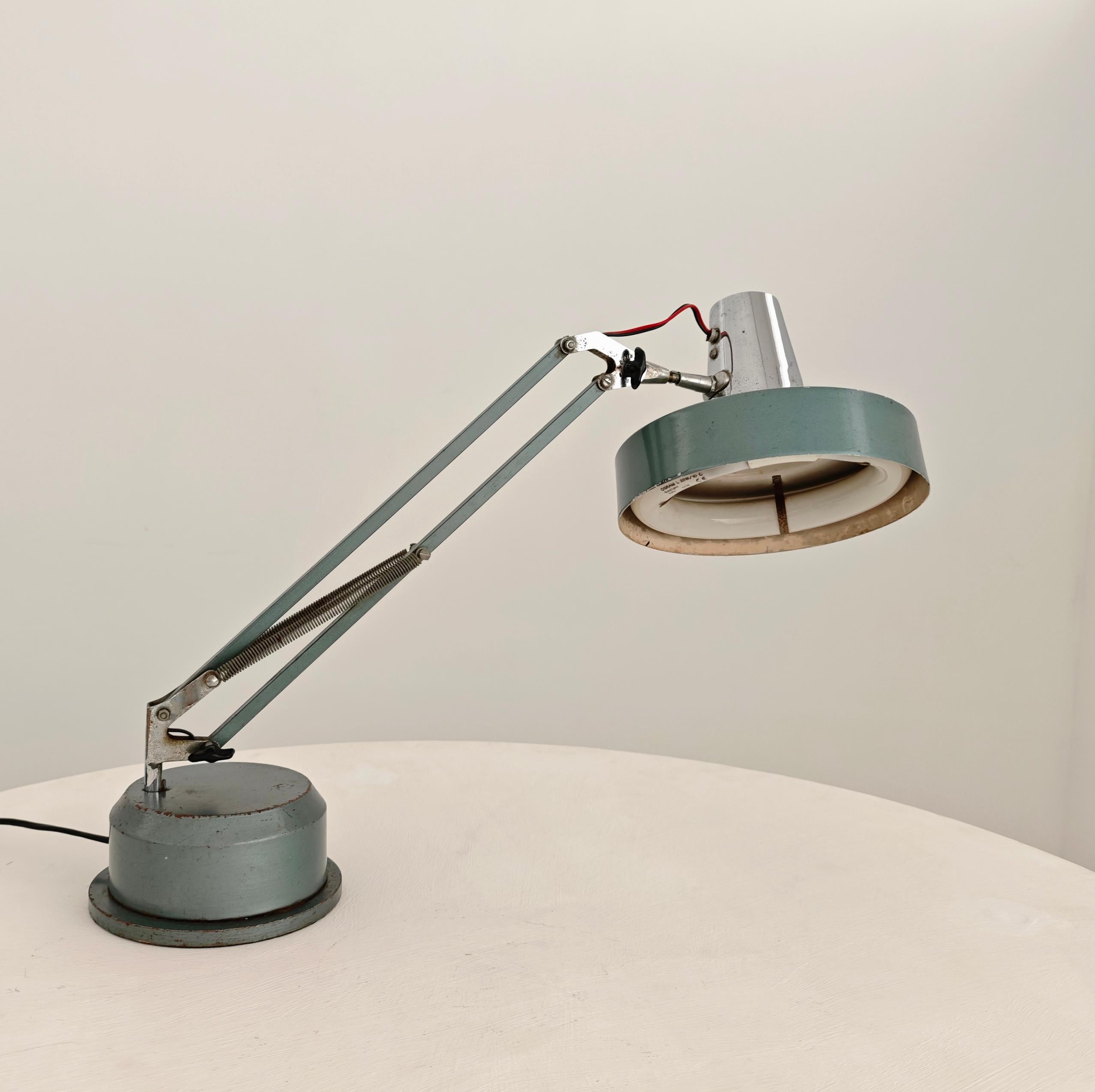 Lámpara de mesa de acero regulable Seminara Turín Italia Años 50/60 Moderna de mediados de siglo en venta 9