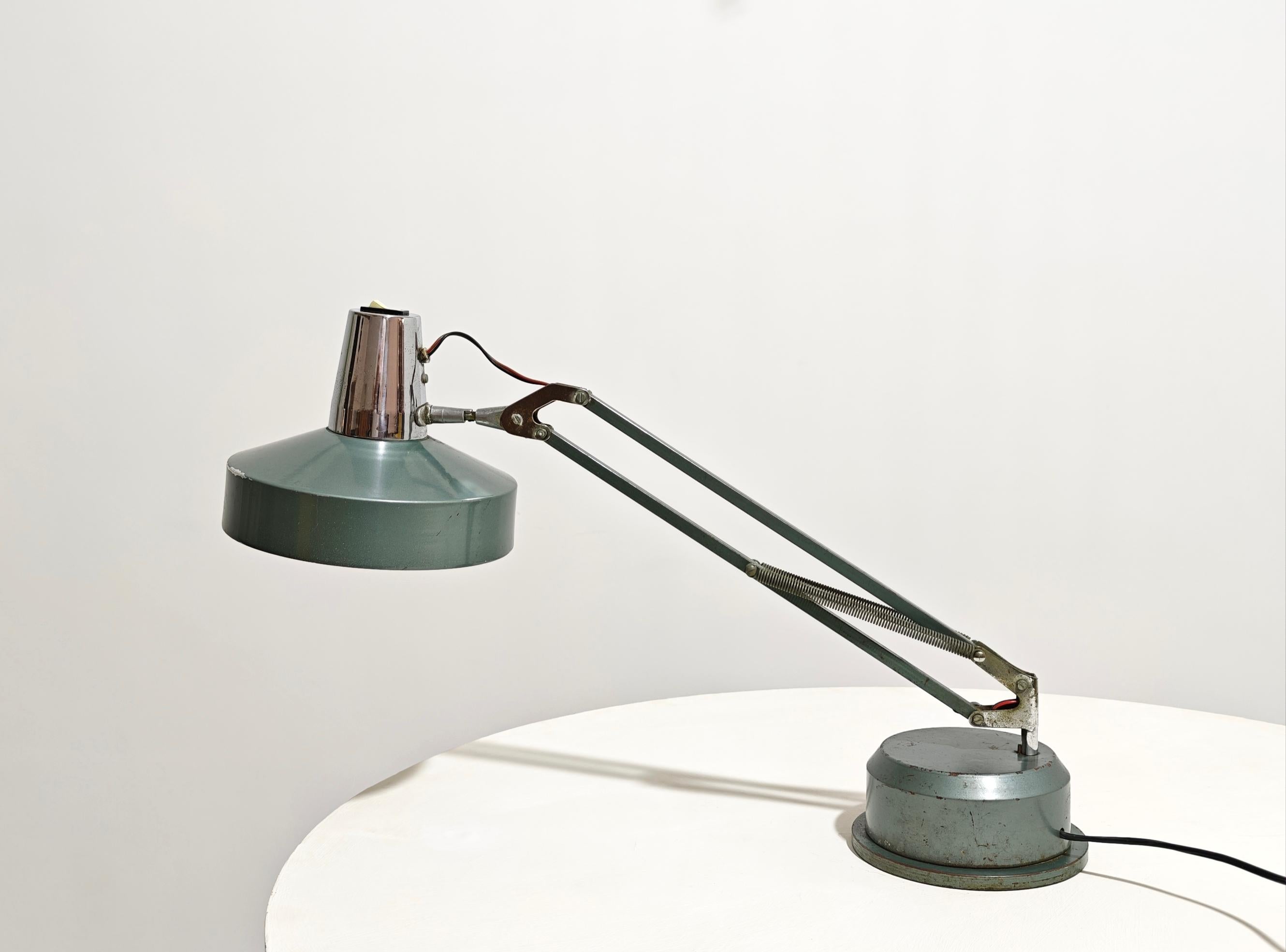 Lámpara de mesa de acero regulable Seminara Turín Italia Años 50/60 Moderna de mediados de siglo Italiano en venta