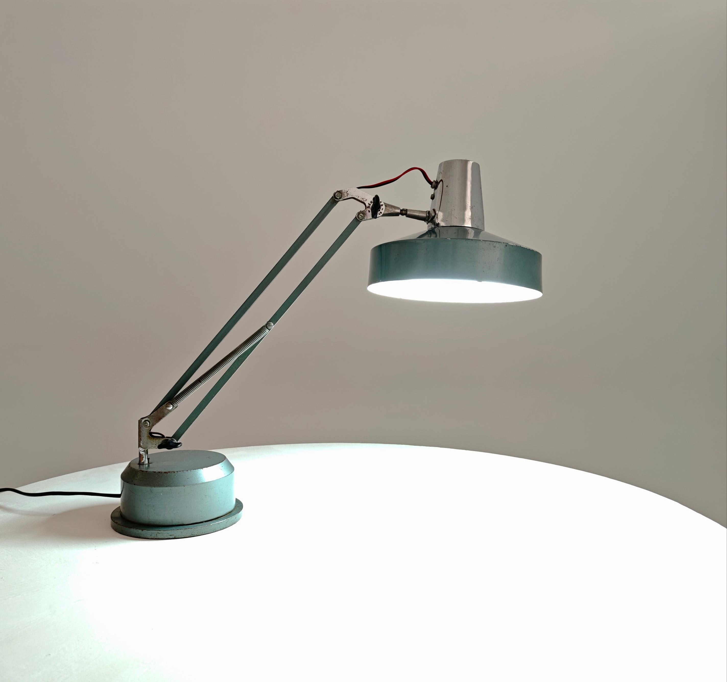 Lámpara de mesa de acero regulable Seminara Turín Italia Años 50/60 Moderna de mediados de siglo en Bueno estado para la venta en Palermo, IT