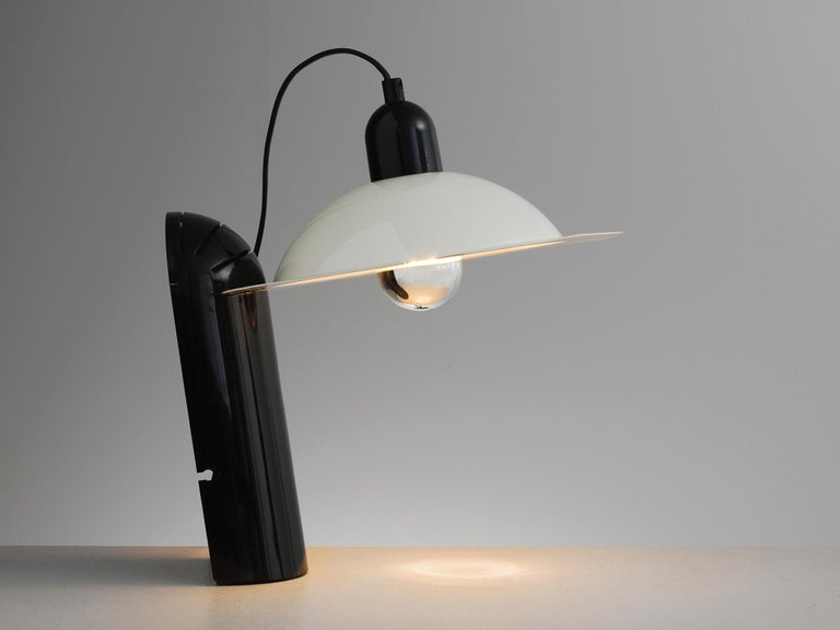 Jonathan de Pas, Donato d'Urbino,Paolo Lomazzi for Stilnovo, table lamp model 'Lampiatta', metal, plastic, Italy, 1971

This postmodern lamp consists out of a white lamp shade and a black base out of plastic. Besides the form the lacquered metal