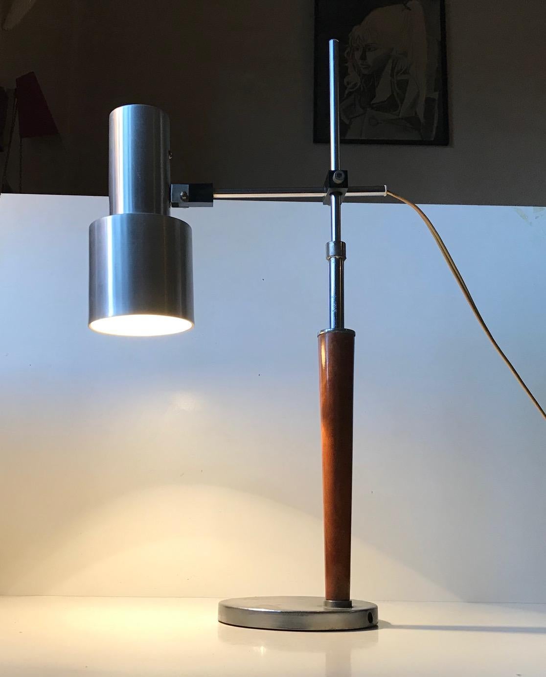 Fully adjustable table lamp with a mallet shaped shade in brushed aluminium, base and stem in chromed steel with mahogany centerpiece. This light is adjustable in every direction and angle. The height is adjustable beyond 58 cm. The light features