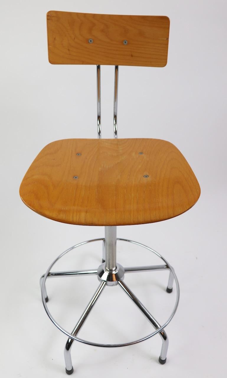 adjustable drafting stool