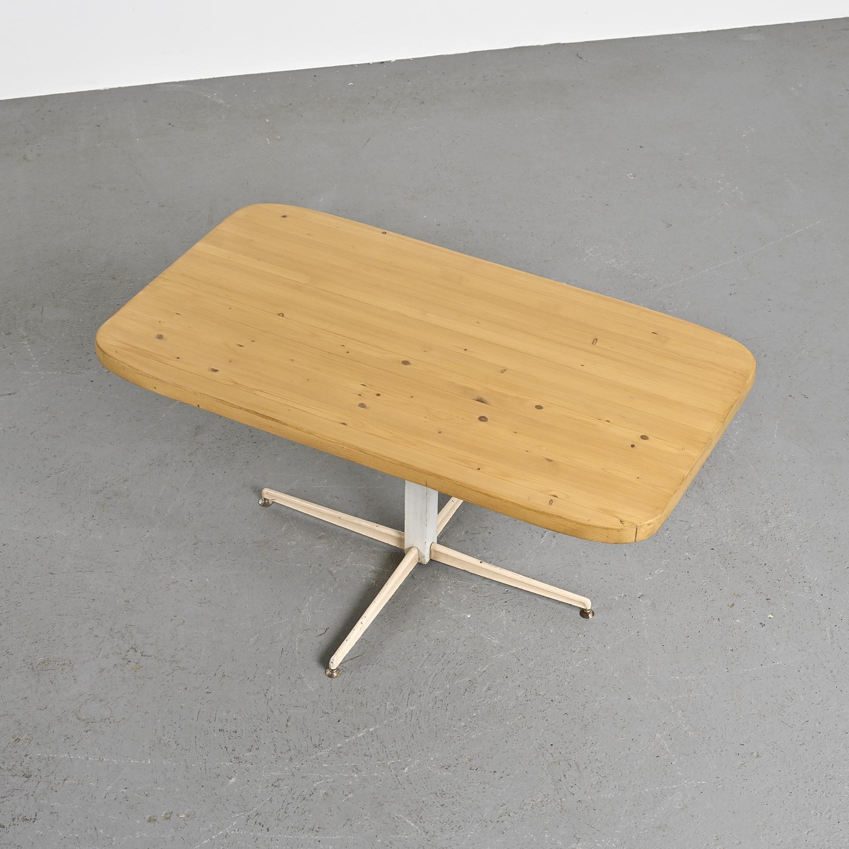 Adjustable table by Charlotte Perriand for les Arcs, circa 1973 1