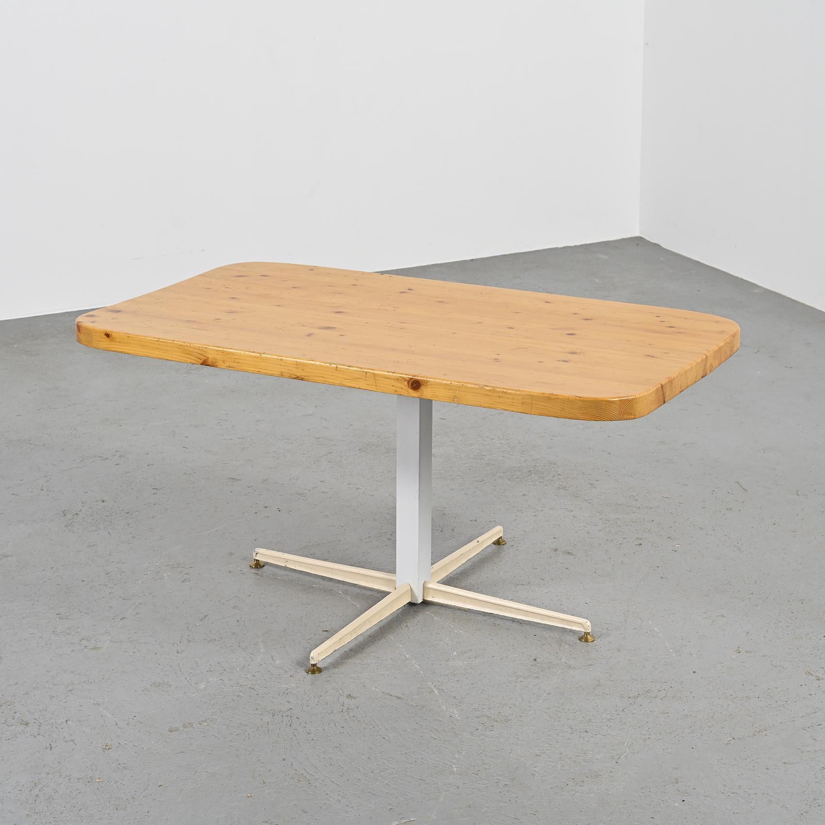 Adjustable table by Charlotte Perriand for les Arcs, circa 1973 1