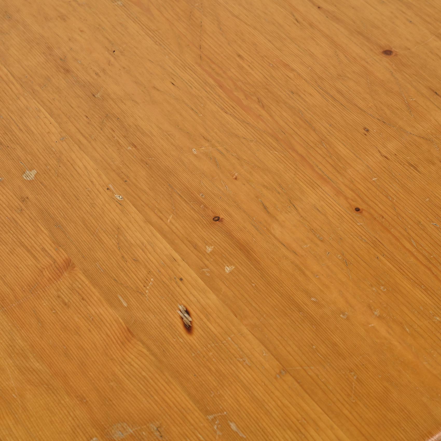 Adjustable table by Charlotte Perriand, Les Arcs, circa 1973 en venta 4