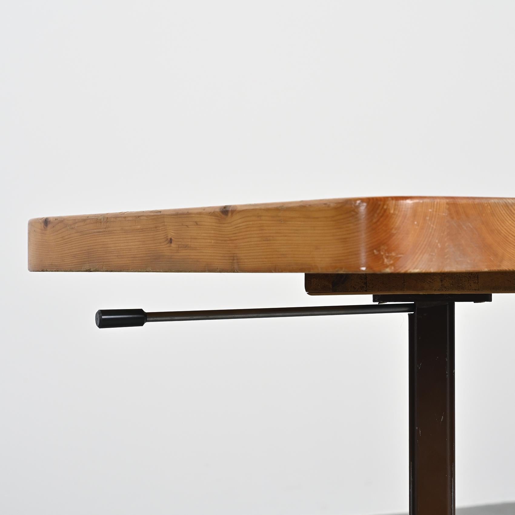 Adjustable table by Charlotte Perriand, Les Arcs, circa 1973 Francés en venta