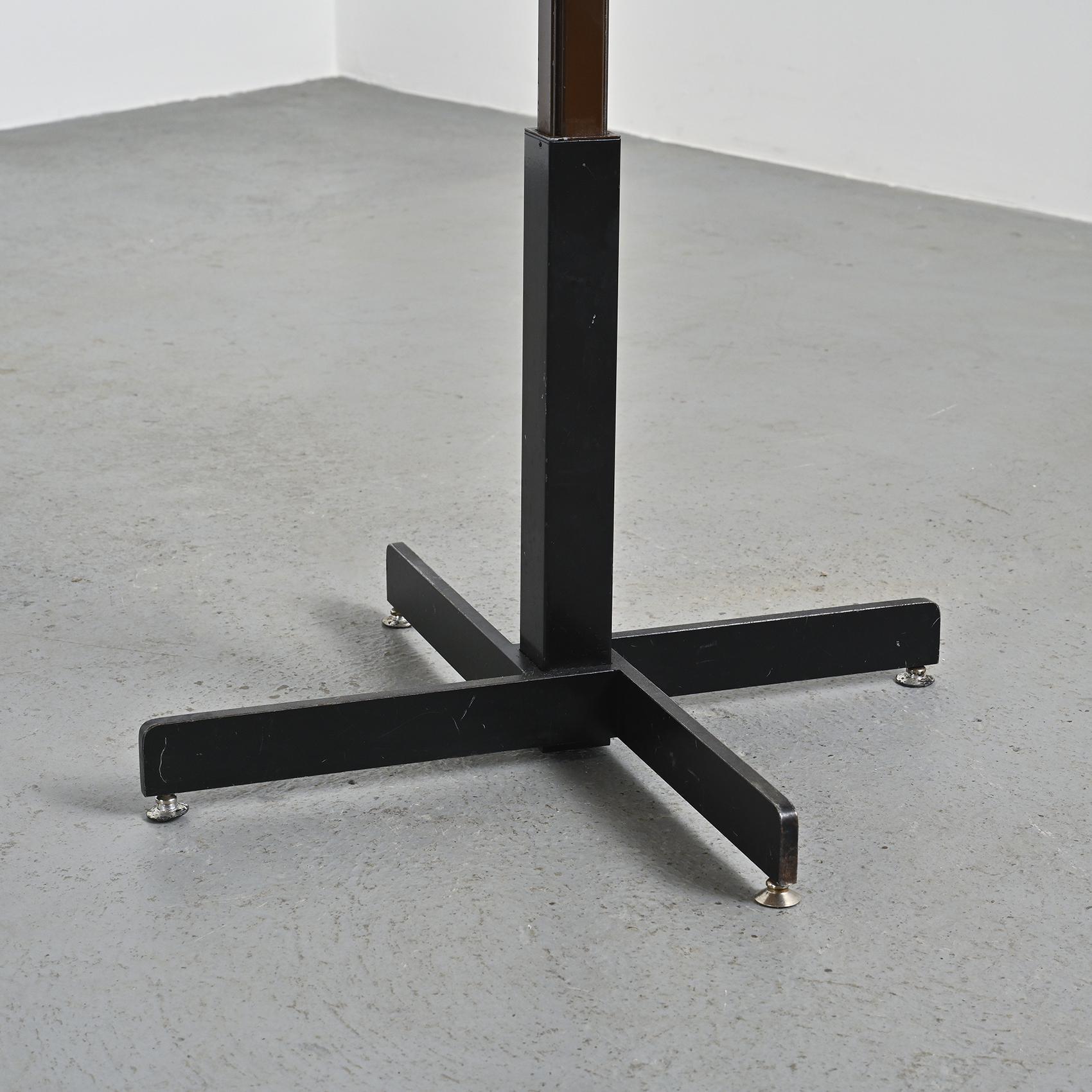 Adjustable table by Charlotte Perriand, Les Arcs, circa 1973 siglo XX en venta