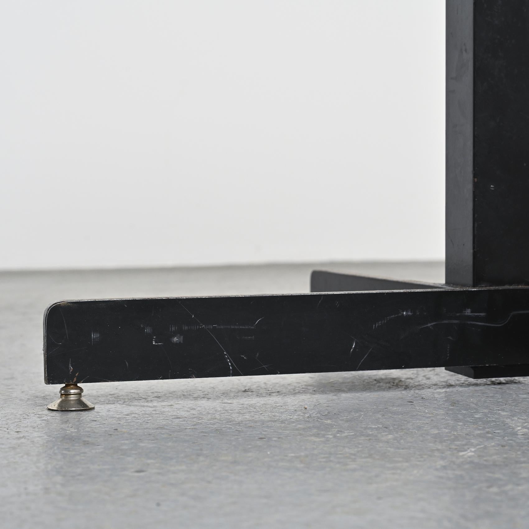 Adjustable table by Charlotte Perriand, Les Arcs, circa 1973 Metal en venta