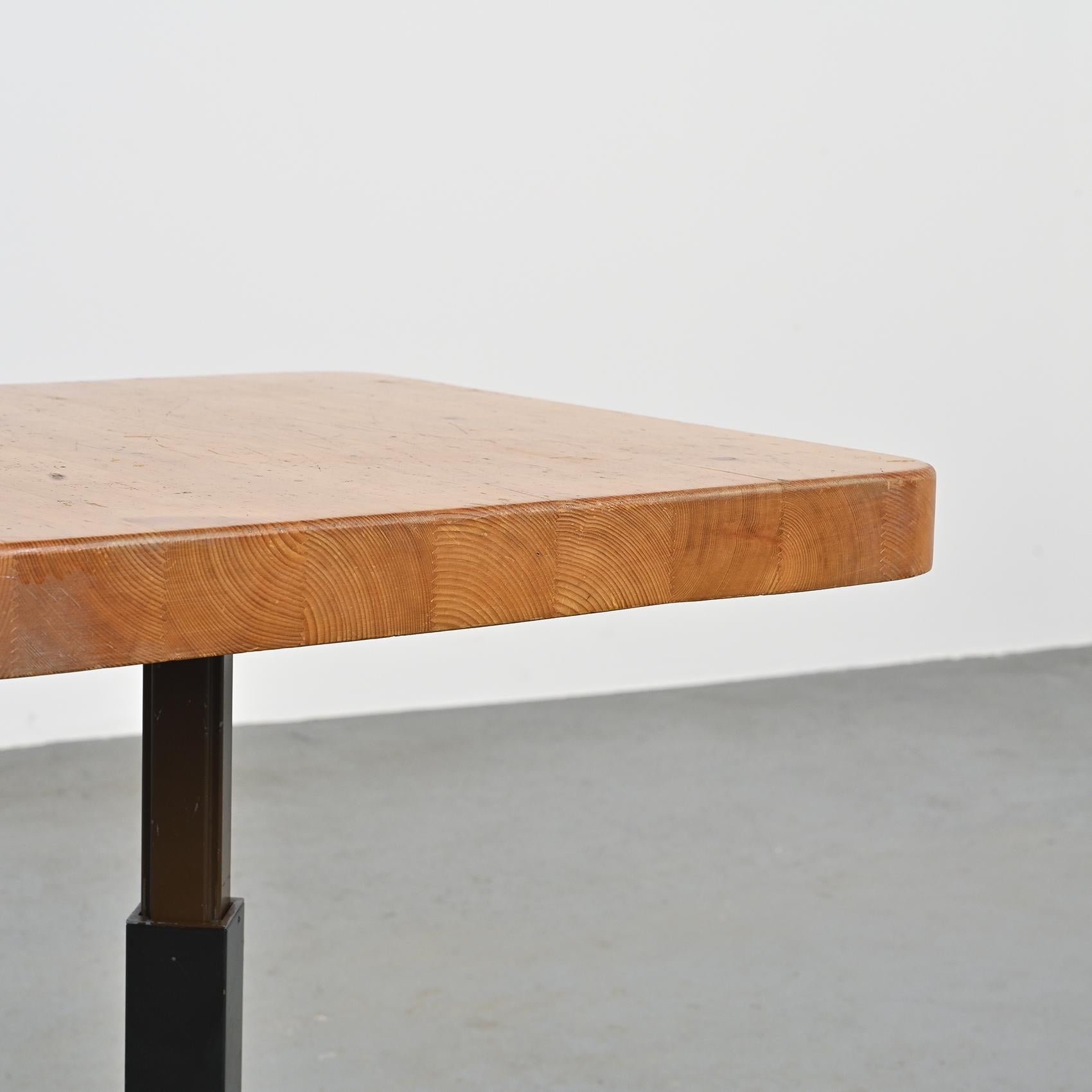 Adjustable table by Charlotte Perriand, Les Arcs, circa 1973 en venta 2