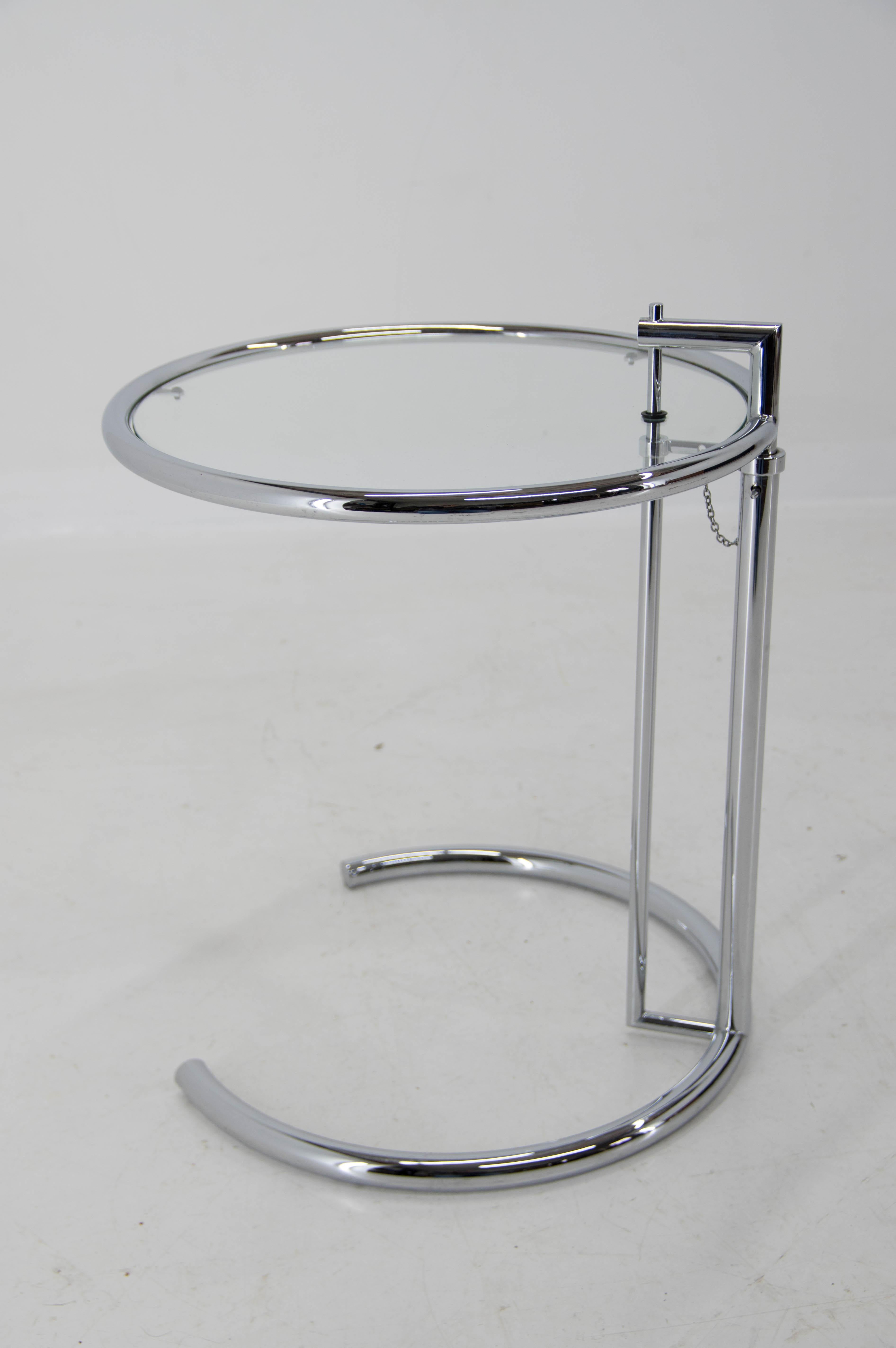 Adjustable Table E 1027 in Chrome and Crystal by Eileen Gray 2