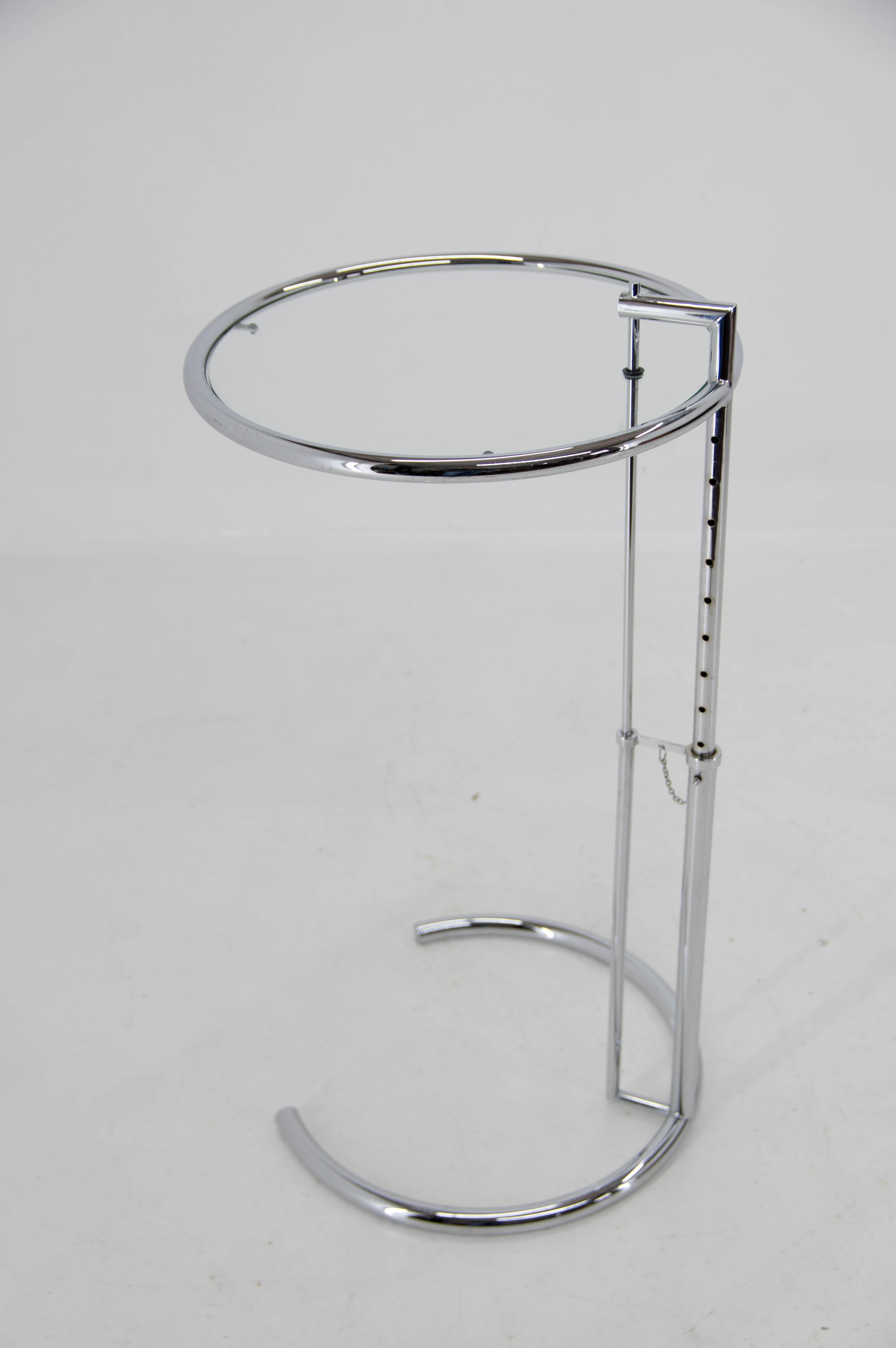 Glass Adjustable Table E 1027 in Chrome and Crystal by Eileen Gray