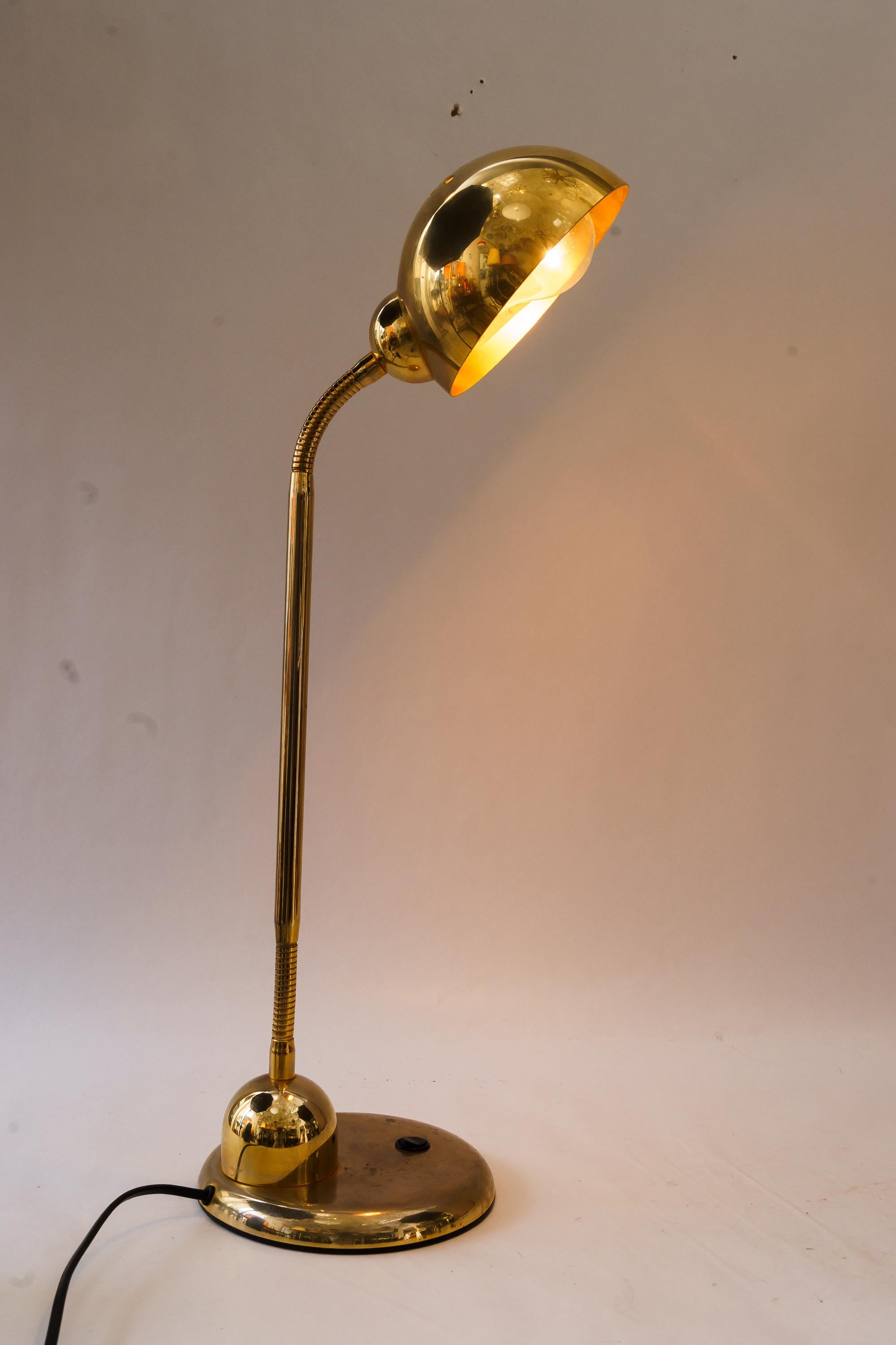 Adjustable Table lamp by vrieland design made in Holland around 1980s For Sale 8