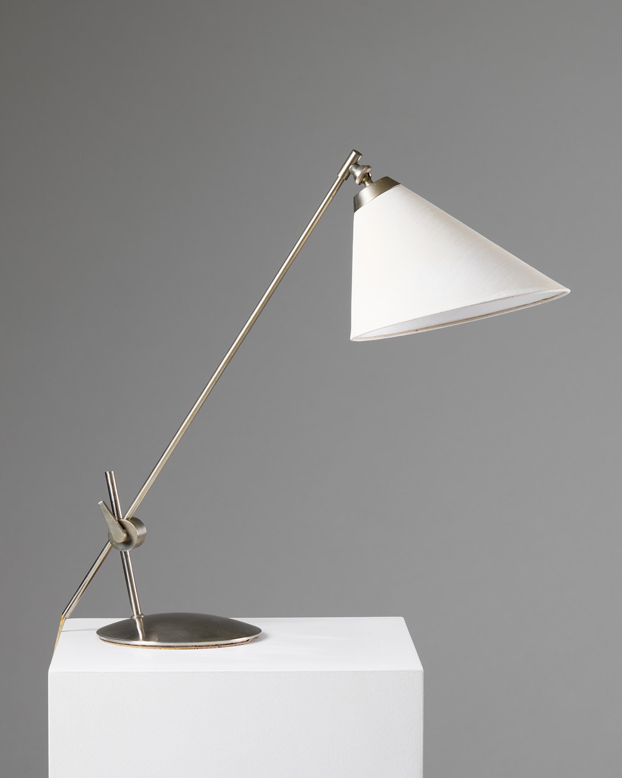 Scandinave moderne Lampe à poser orientable Design/One. A Valentin pour Poul Dinesen en vente