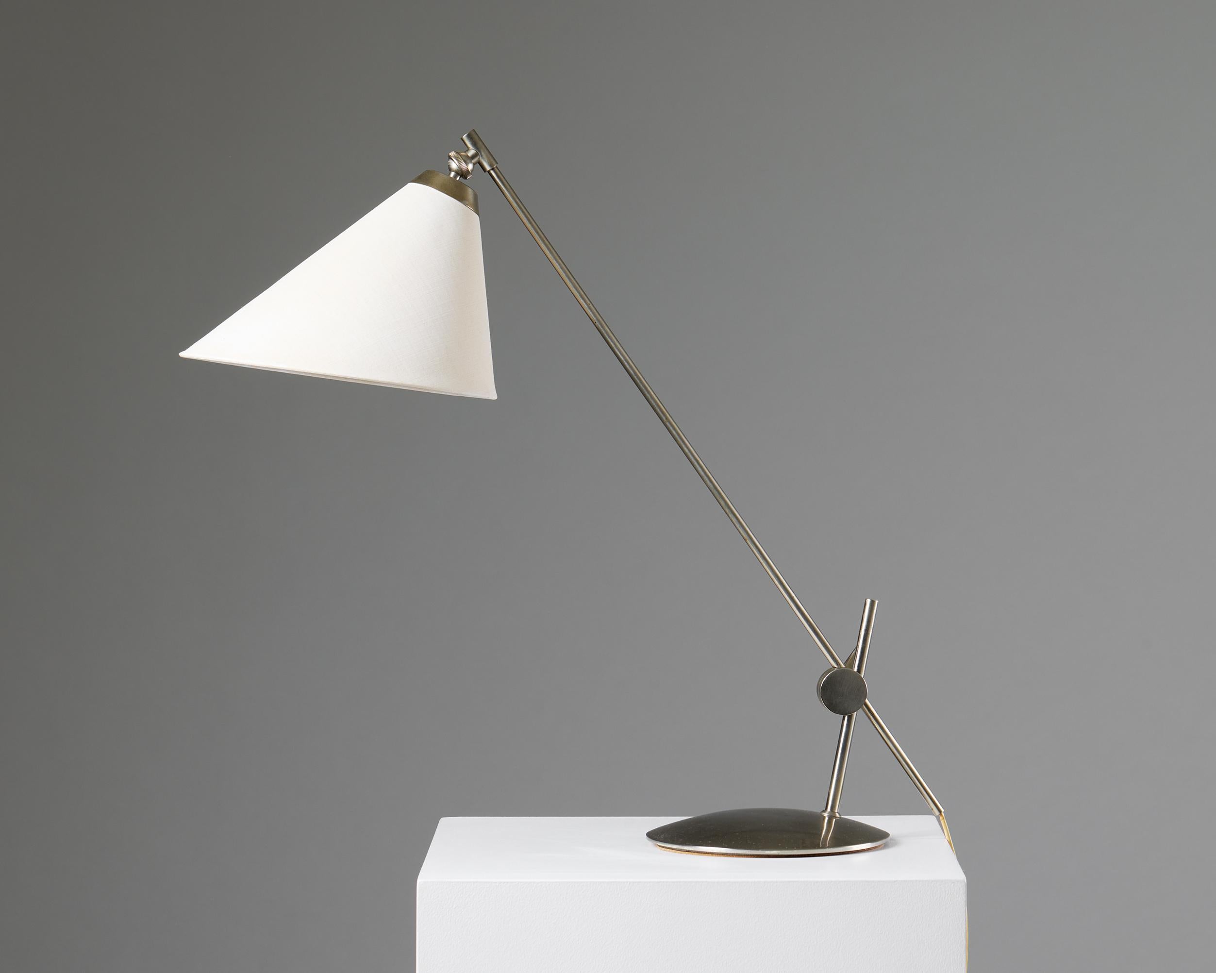 Danois Lampe à poser orientable Design/One. A Valentin pour Poul Dinesen en vente