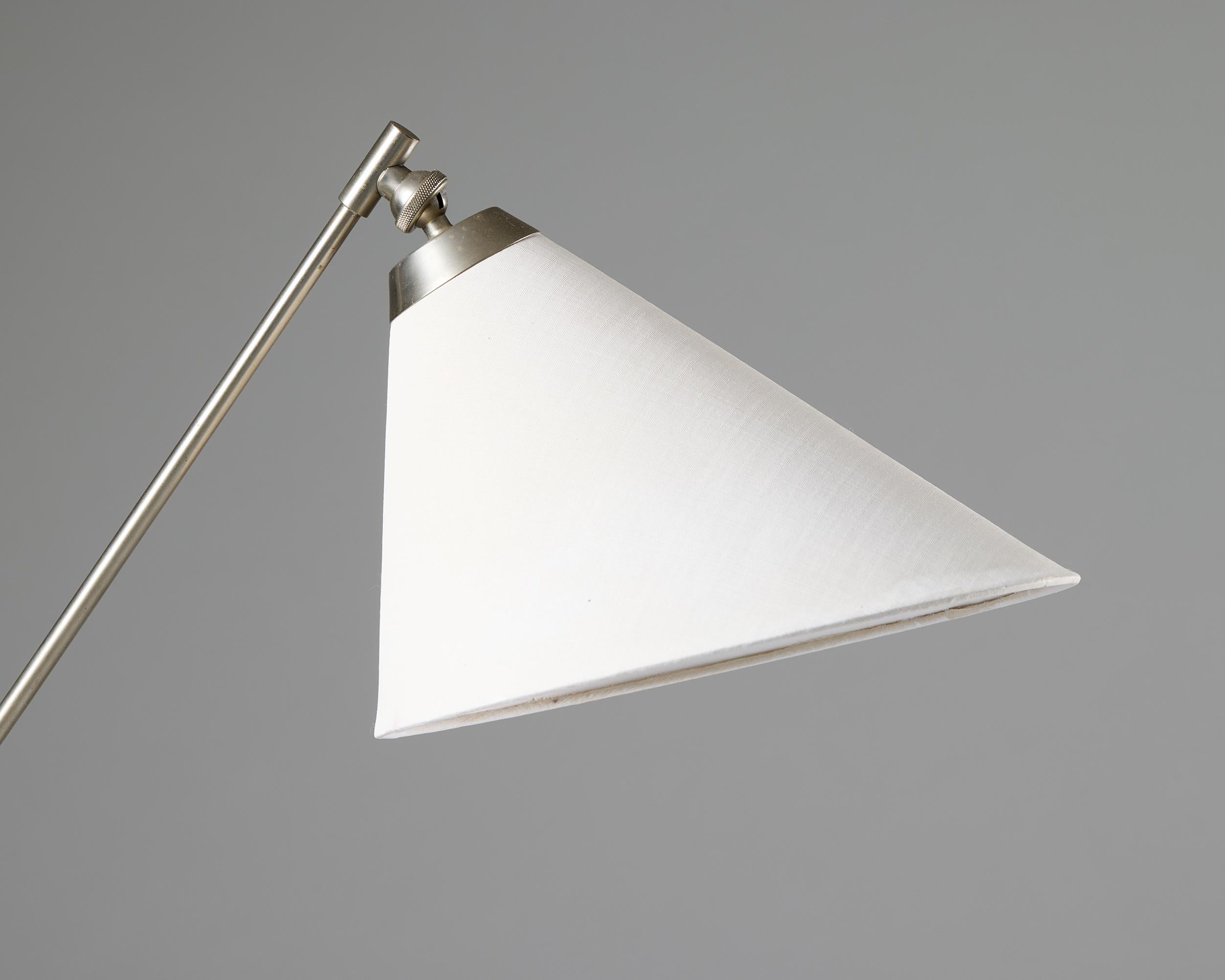 Milieu du XIXe siècle Lampe à poser orientable Design/One. A Valentin pour Poul Dinesen en vente