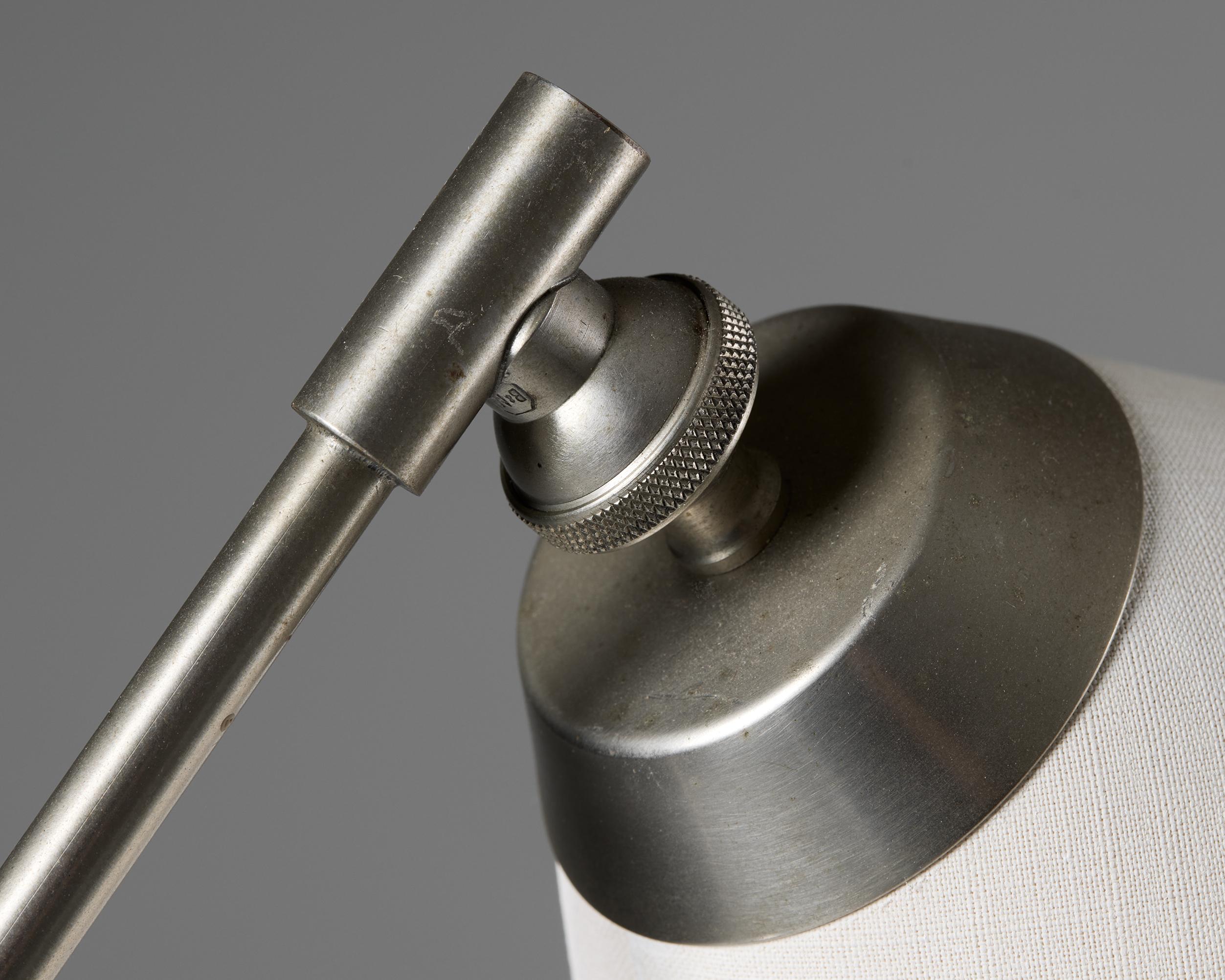 Métal Lampe à poser orientable Design/One. A Valentin pour Poul Dinesen en vente