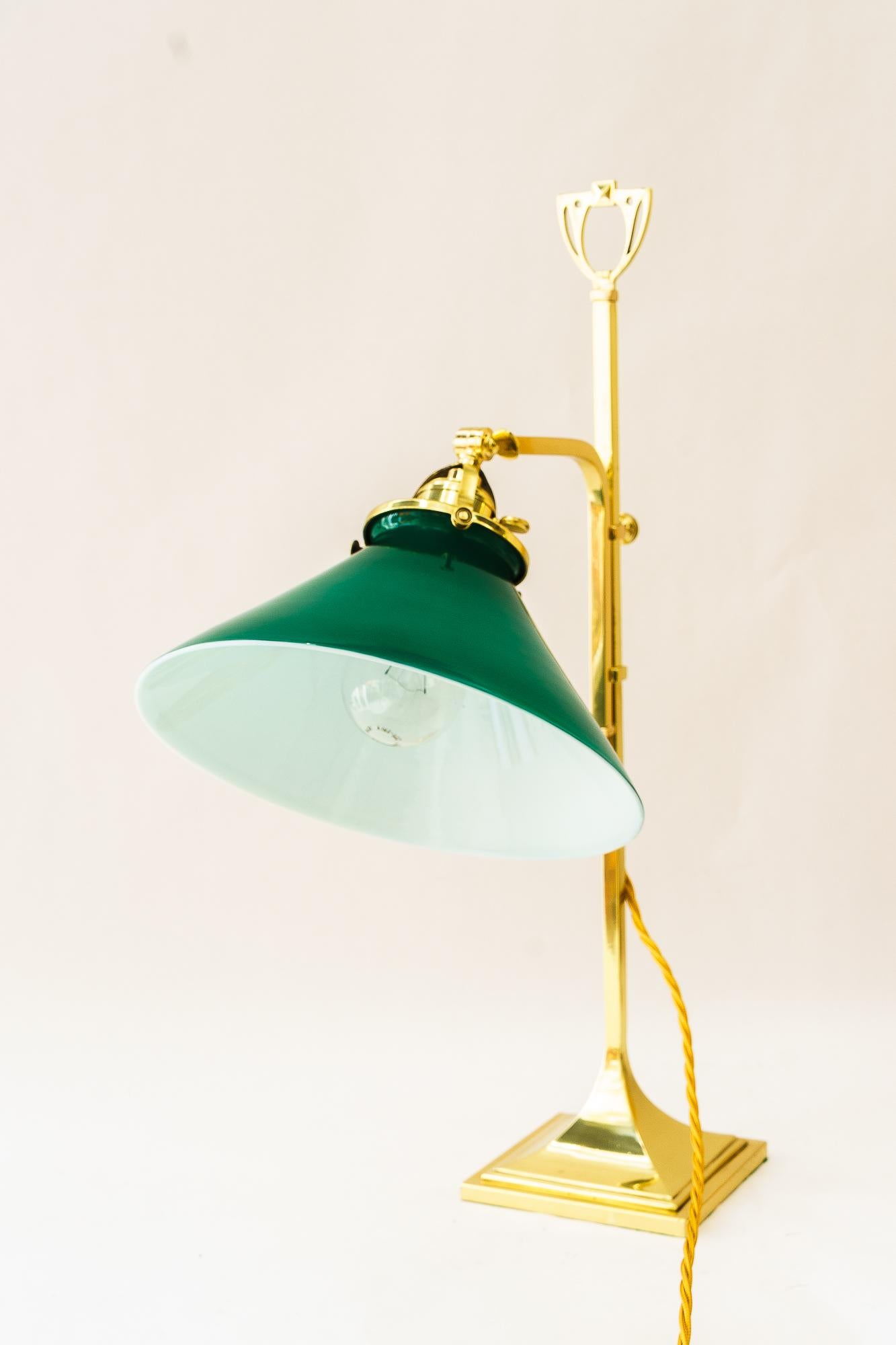 Adjustable table lamp with original opal glass shade vienna around 1920s In Good Condition For Sale In Wien, AT