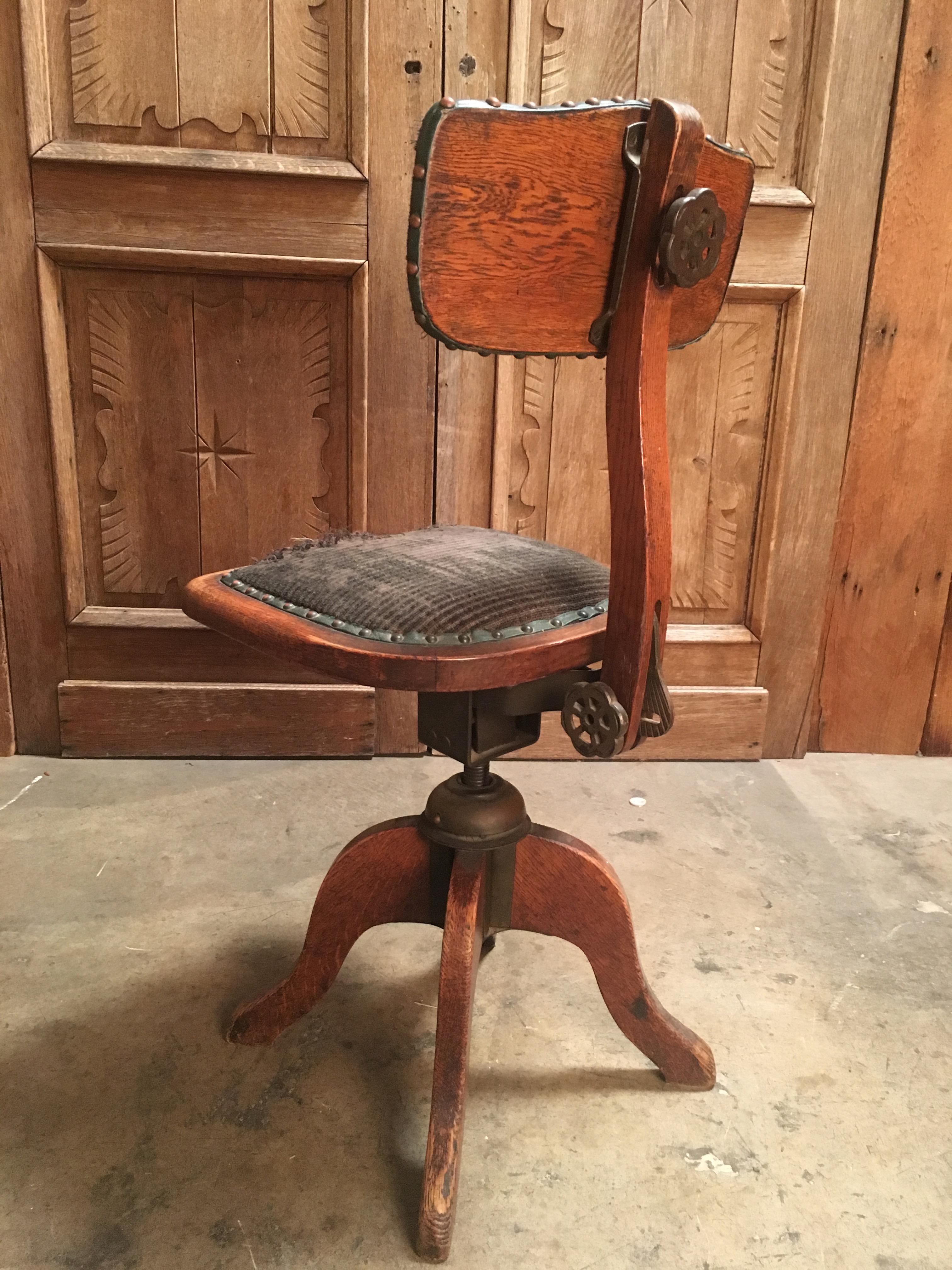 Arts and Crafts Adjustable Task Chair