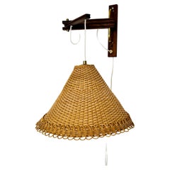 Lampada da parete regolabile in teak e vimini