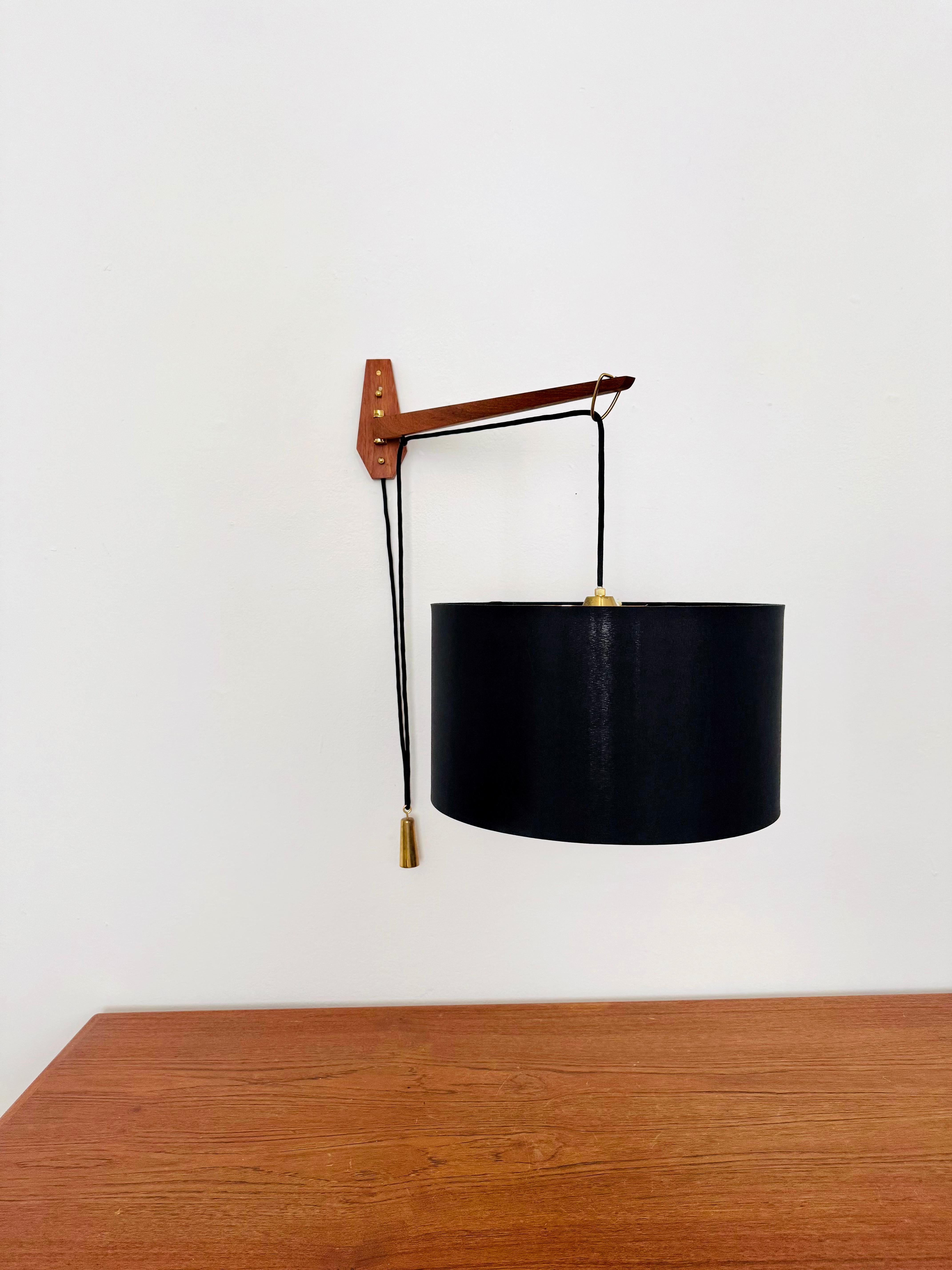 Charming adjustable wall lamp from the 1950s.
Great and exceptionally minimalist design with a fantastically elegant appearance.
Very beautiful pivoting teak arm.
The lampshade creates a wonderful play of light and a very cozy