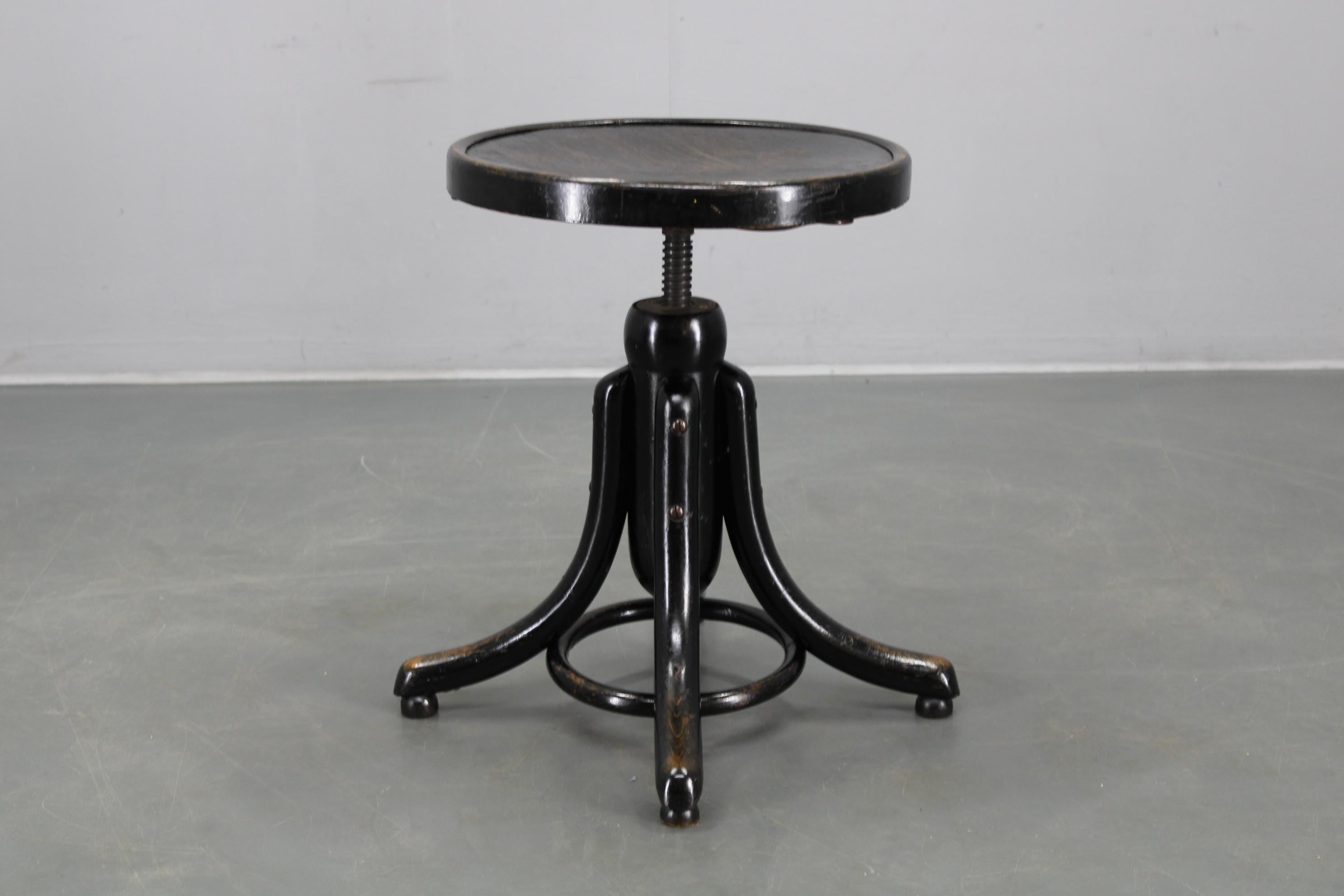 Verstellbarer Thonet Bugholz-Klavierhocker, Tschechoslowakei, 1930er Jahre Schwarzes Art Deco (Moderne der Mitte des Jahrhunderts) im Angebot