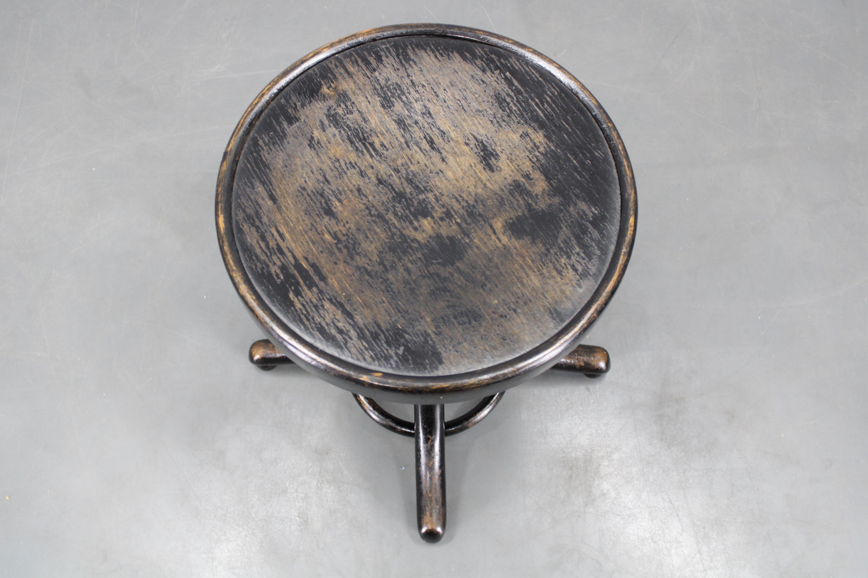 Verstellbarer Thonet Bugholz-Klavierhocker, Tschechoslowakei, 1930er Jahre Schwarzes Art Deco (Tschechisch) im Angebot