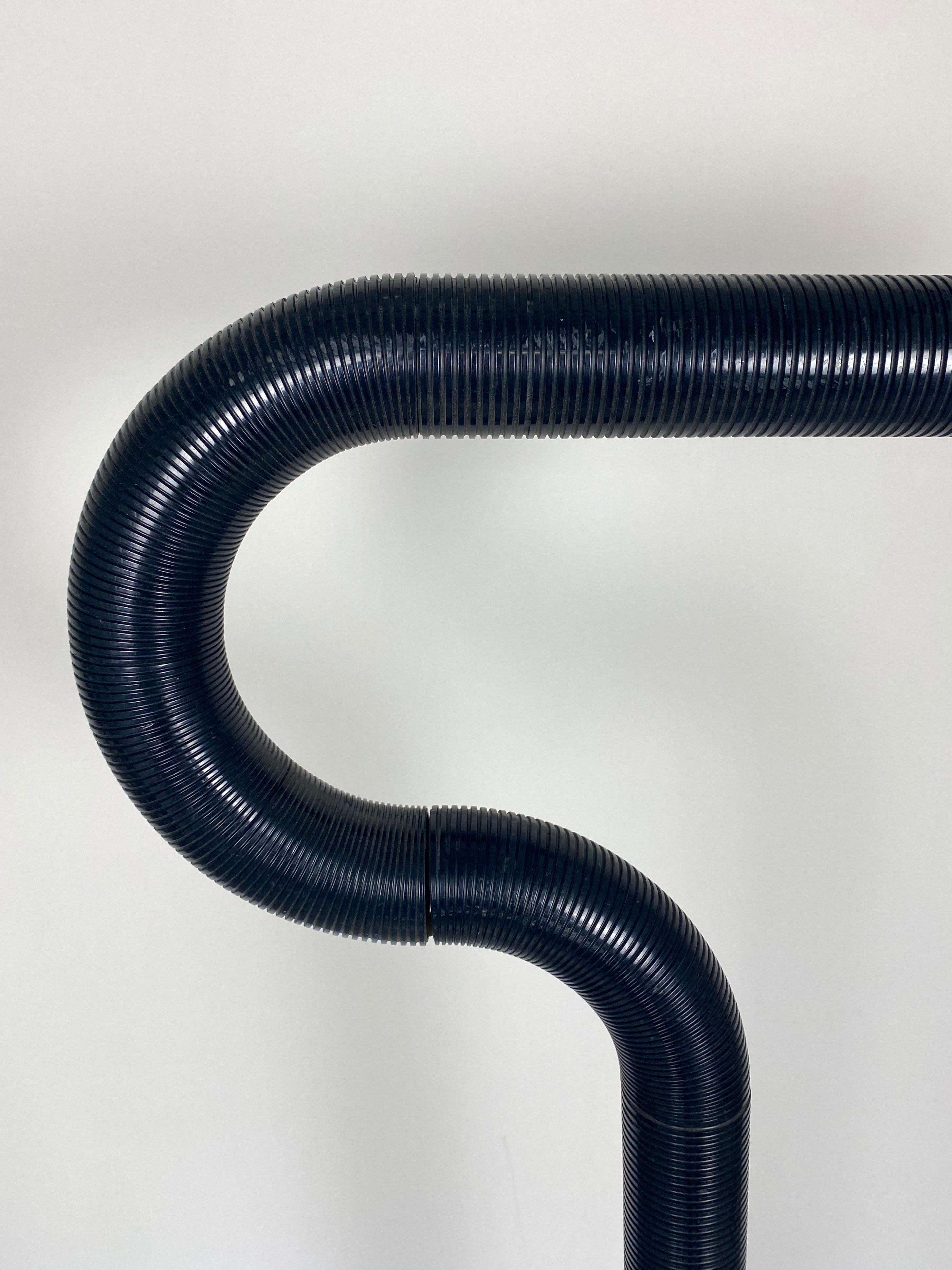Lámpara de pie negra tubular regulable, Italia, años 70 en venta 1