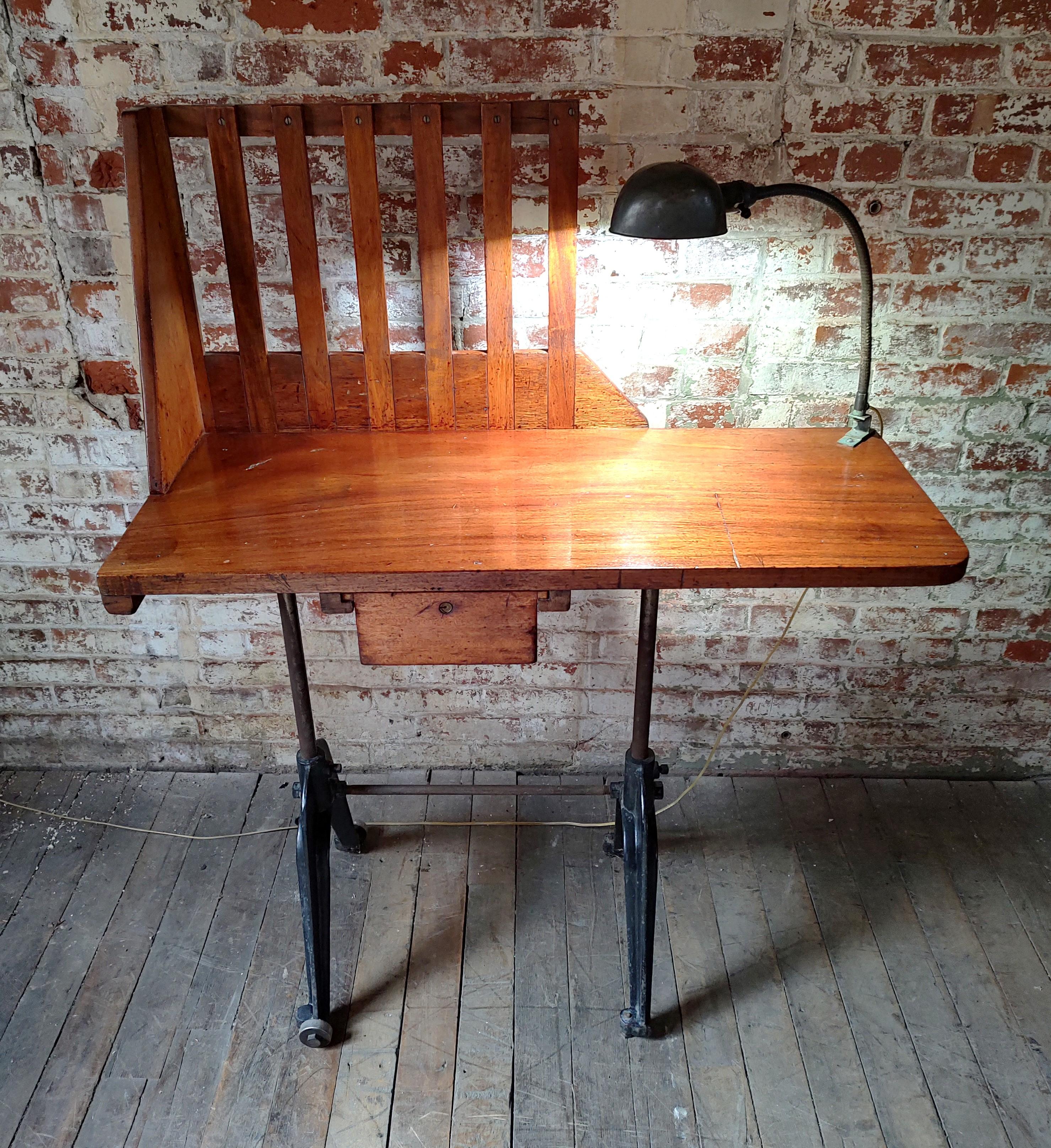 Adjustable Vintage Industrial Desk In Good Condition For Sale In Oakville, CT