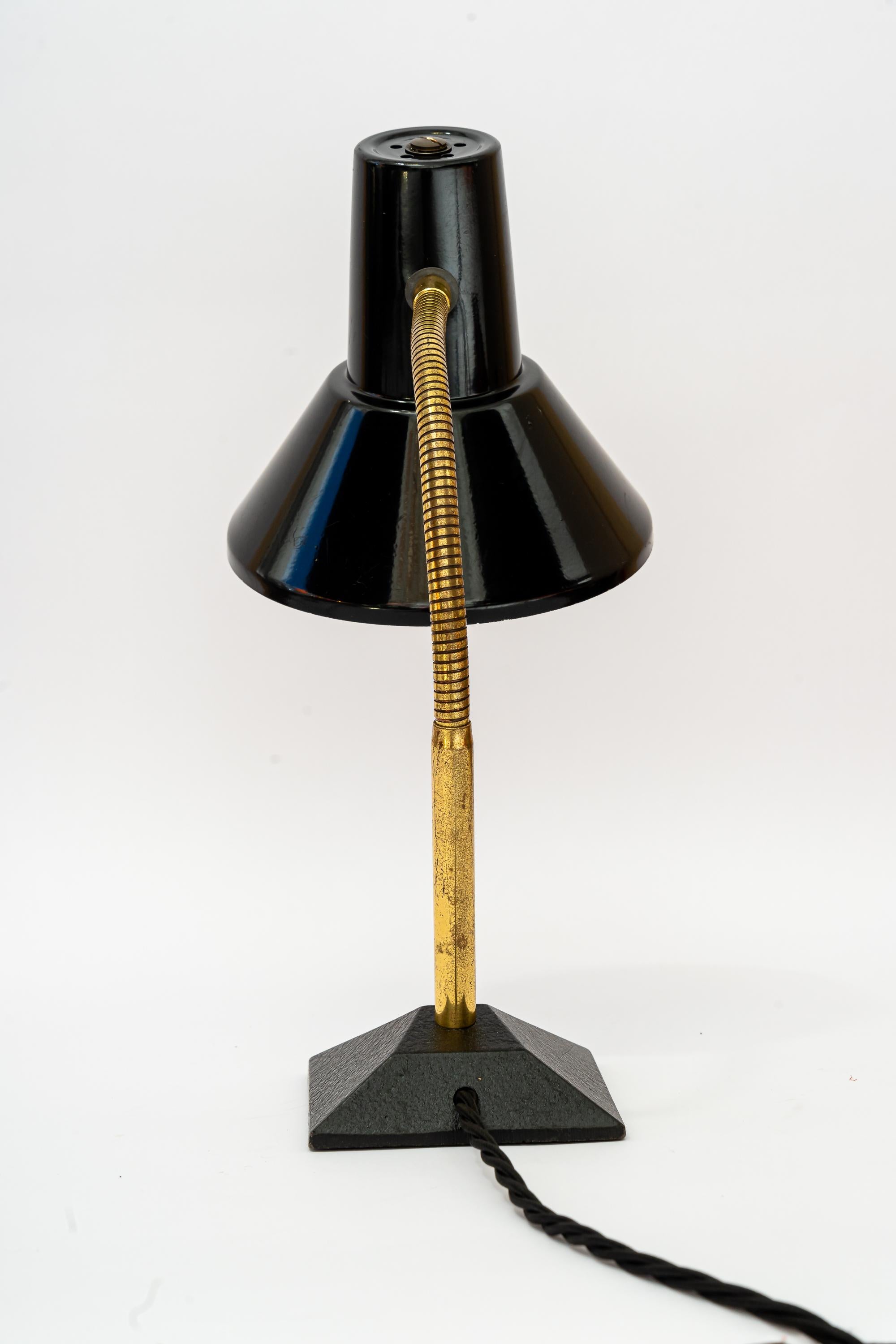 Lampe de table vintage réglable viennoise des années 1960
Etat original