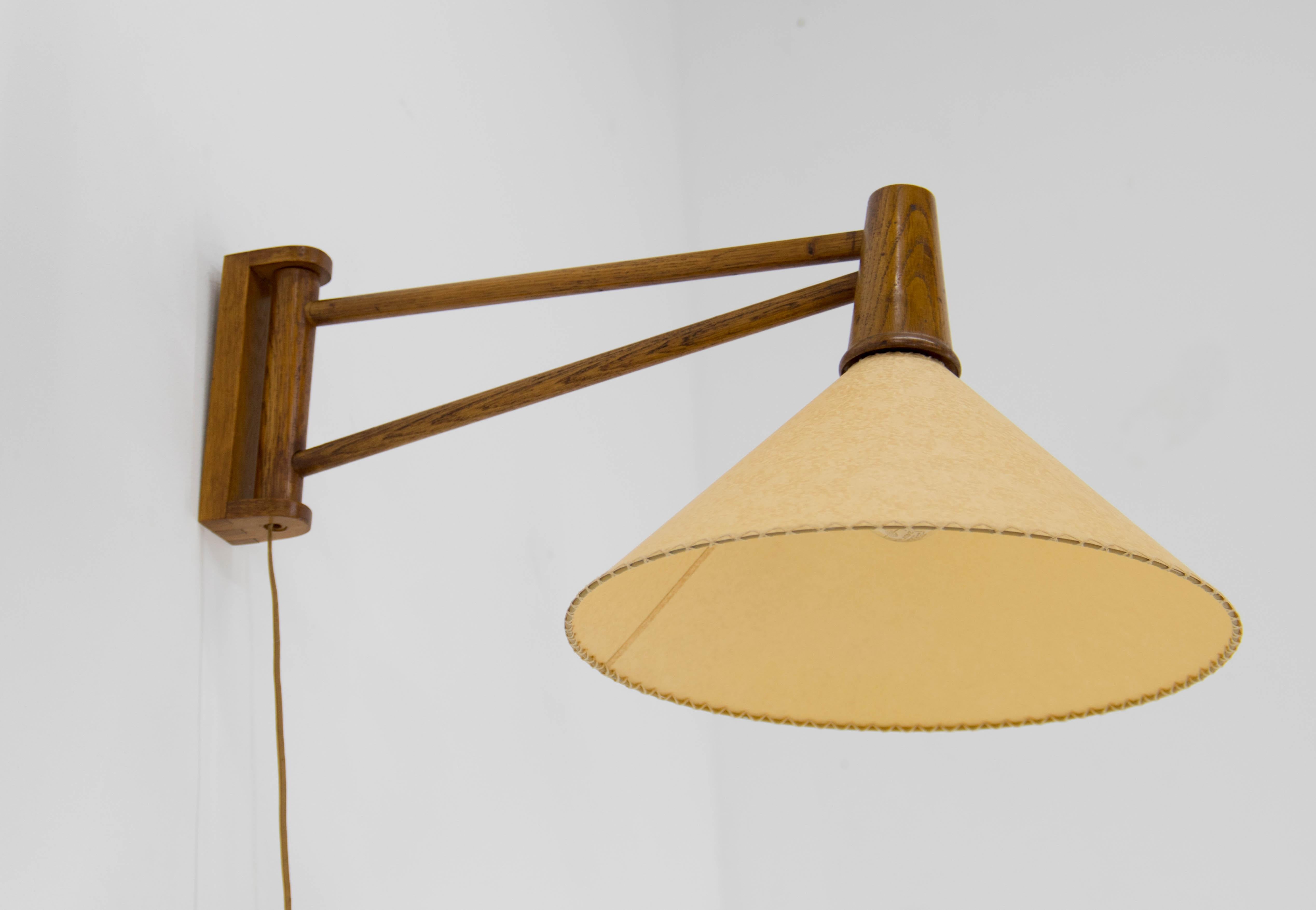 Iconic wall lamp by ULUV, Czechoslovakia, 1960s.
The wooden arm can rotate in the base on the wall.
Perfect condition, new parchment paper shade.
1x60W, E25-E27 bulb.
US plug adapter included
Shipping to US on request.