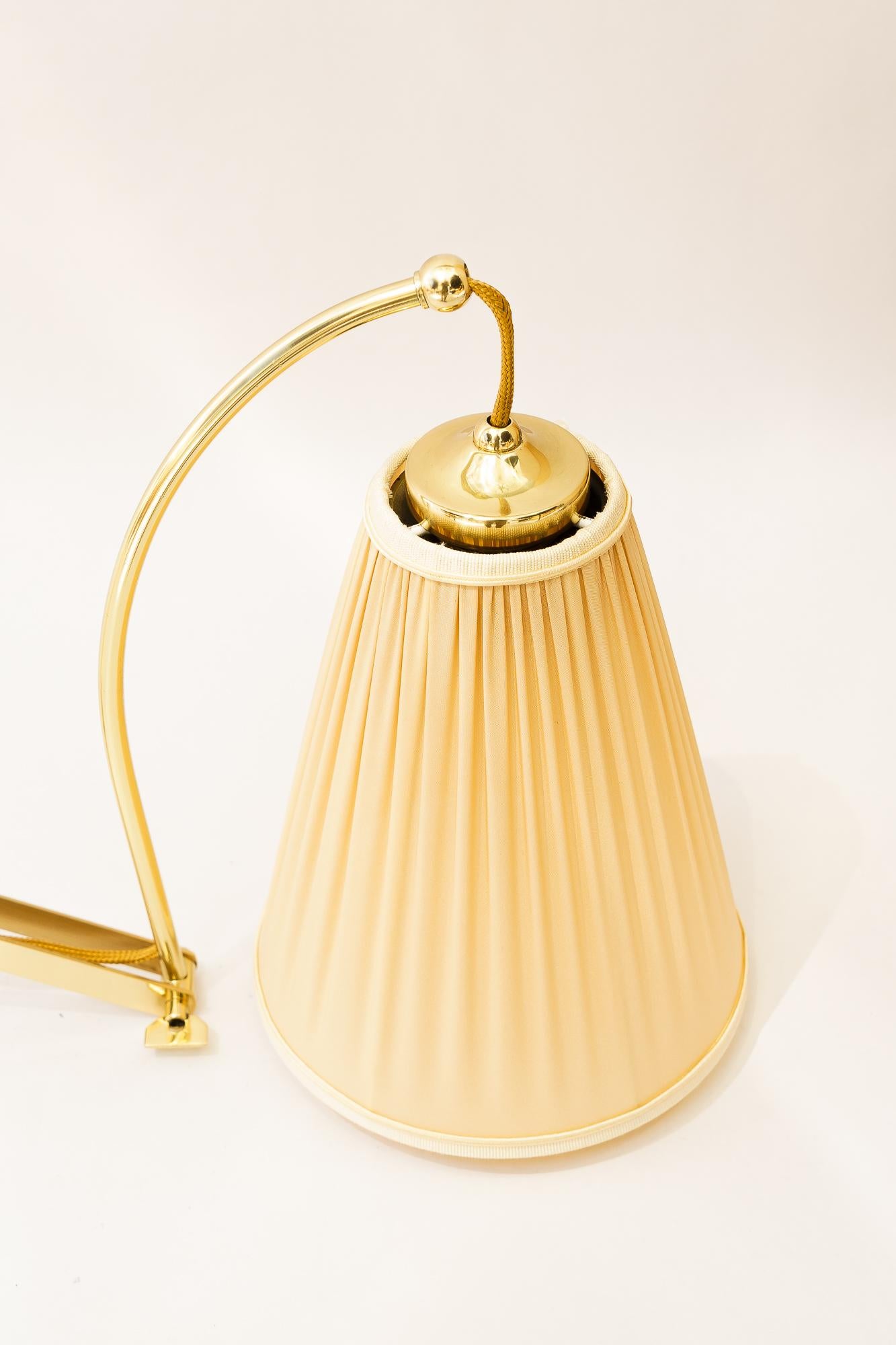 Laccato Lampada da parete regolabile con paralume in tessuto vienna 1950 circa in vendita