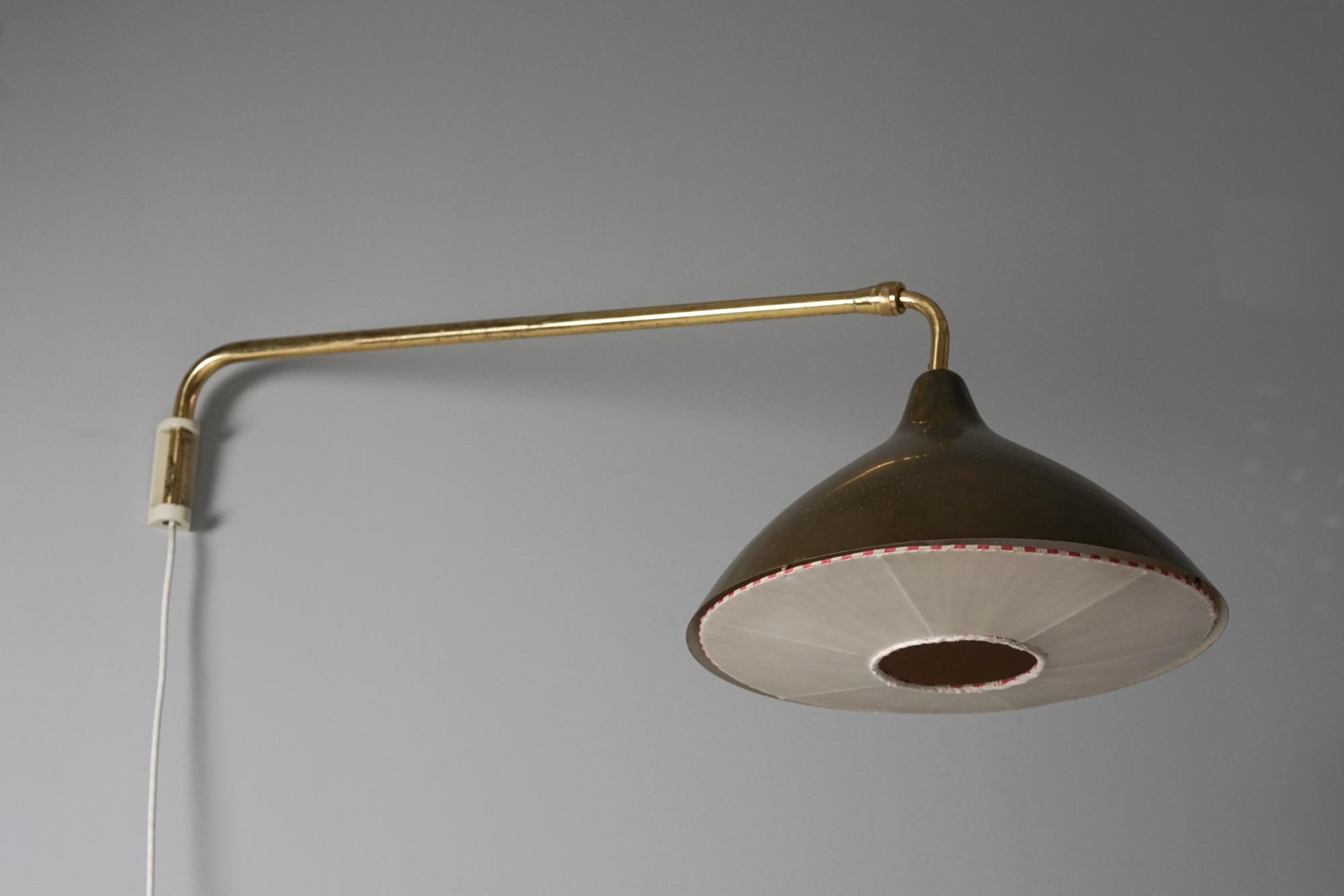 Brass Adjustable Wall Light Model 3062, Lisa Johansson-Pape, Orno Oy, Mid-20th Century For Sale