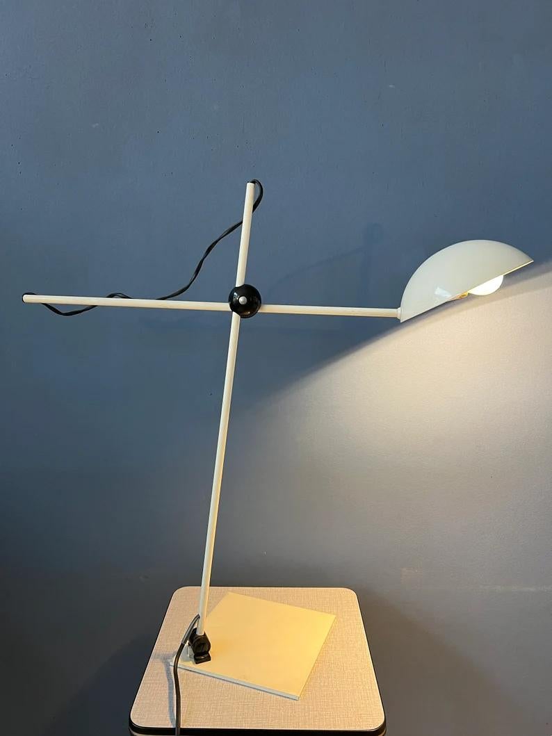 Verstellbare weiße Mid-Century-Schreibtischlampe, 1970er Jahre im Zustand „Hervorragend“ im Angebot in ROTTERDAM, ZH