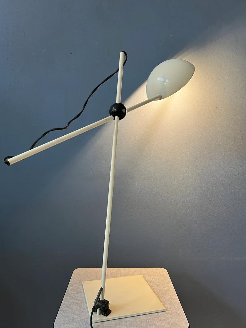 Verstellbare weiße Mid-Century-Schreibtischlampe, 1970er Jahre (20. Jahrhundert) im Angebot