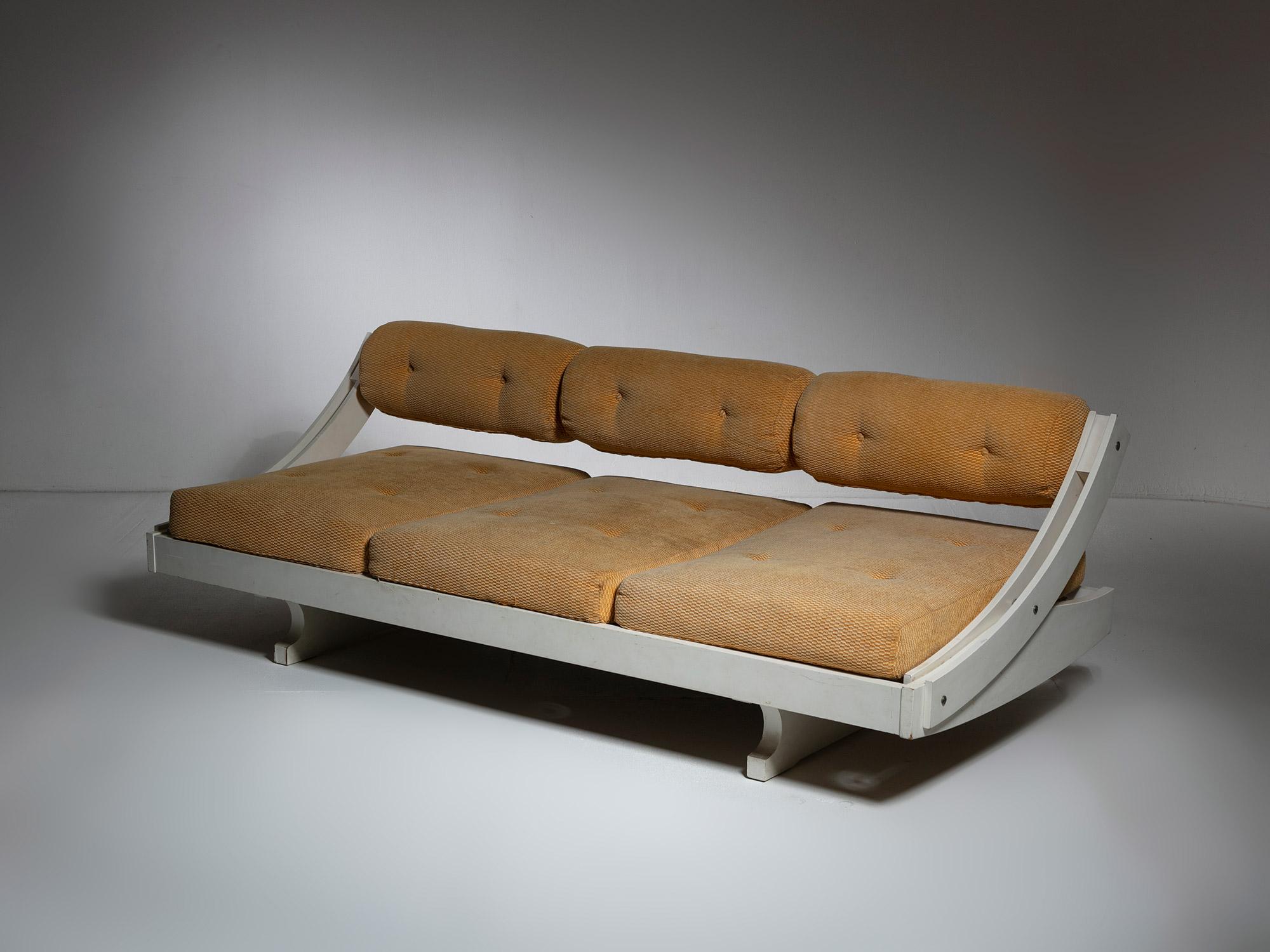 Seltenes weißes Tagesbett von Gianni Songia für Sormani.
Die verschiebbare Rückenlehne ermöglicht die Umwandlung in ein bequemes Einzelbett.