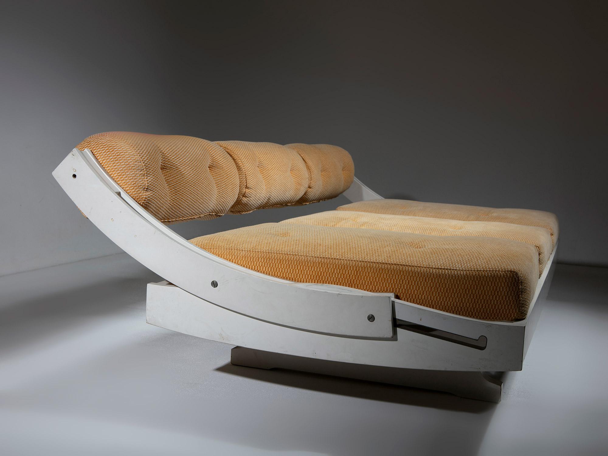 Cama de día ajustable de madera blanca de Gianni Songia para Sormani, Italia, años 60 mediados del siglo XX en venta