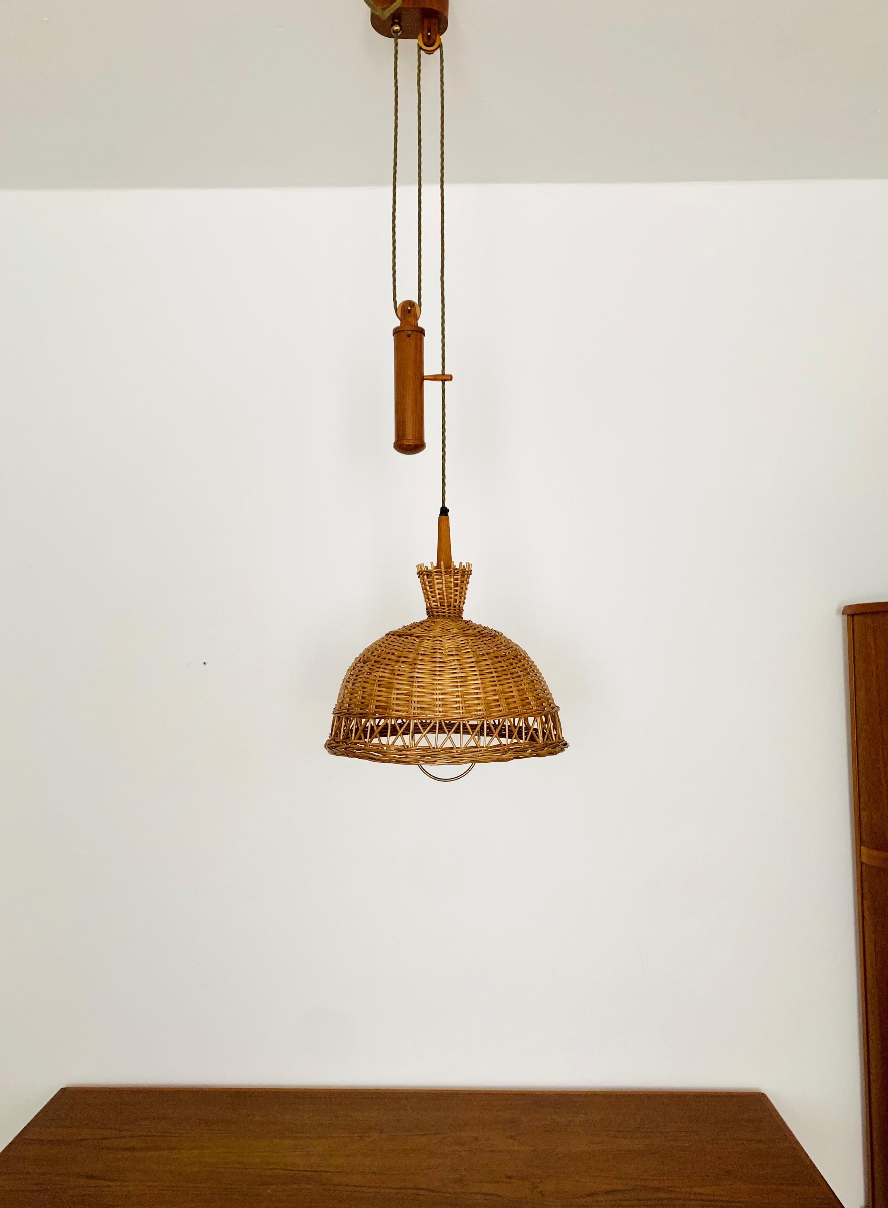 Beautiful height-adjustable lamp from the 1950s.
Great and unusual design with a fantastically comfortable look.
Very nice teak details and high-quality workmanship.
A spectacular play of light is created.

Condition:

Very good vintage condition
