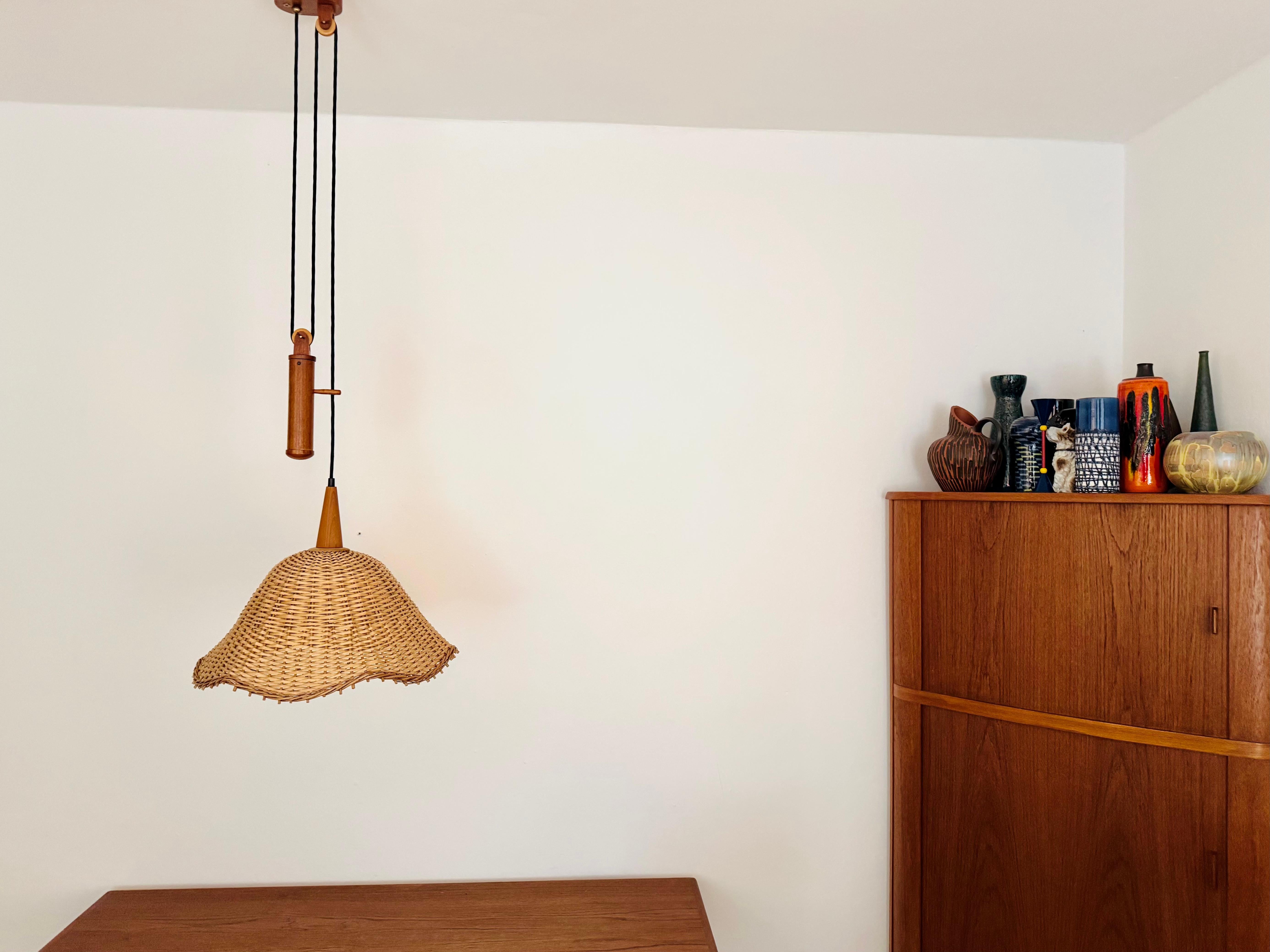 Tedesco Lampada a sospensione regolabile in vimini e teak in vendita