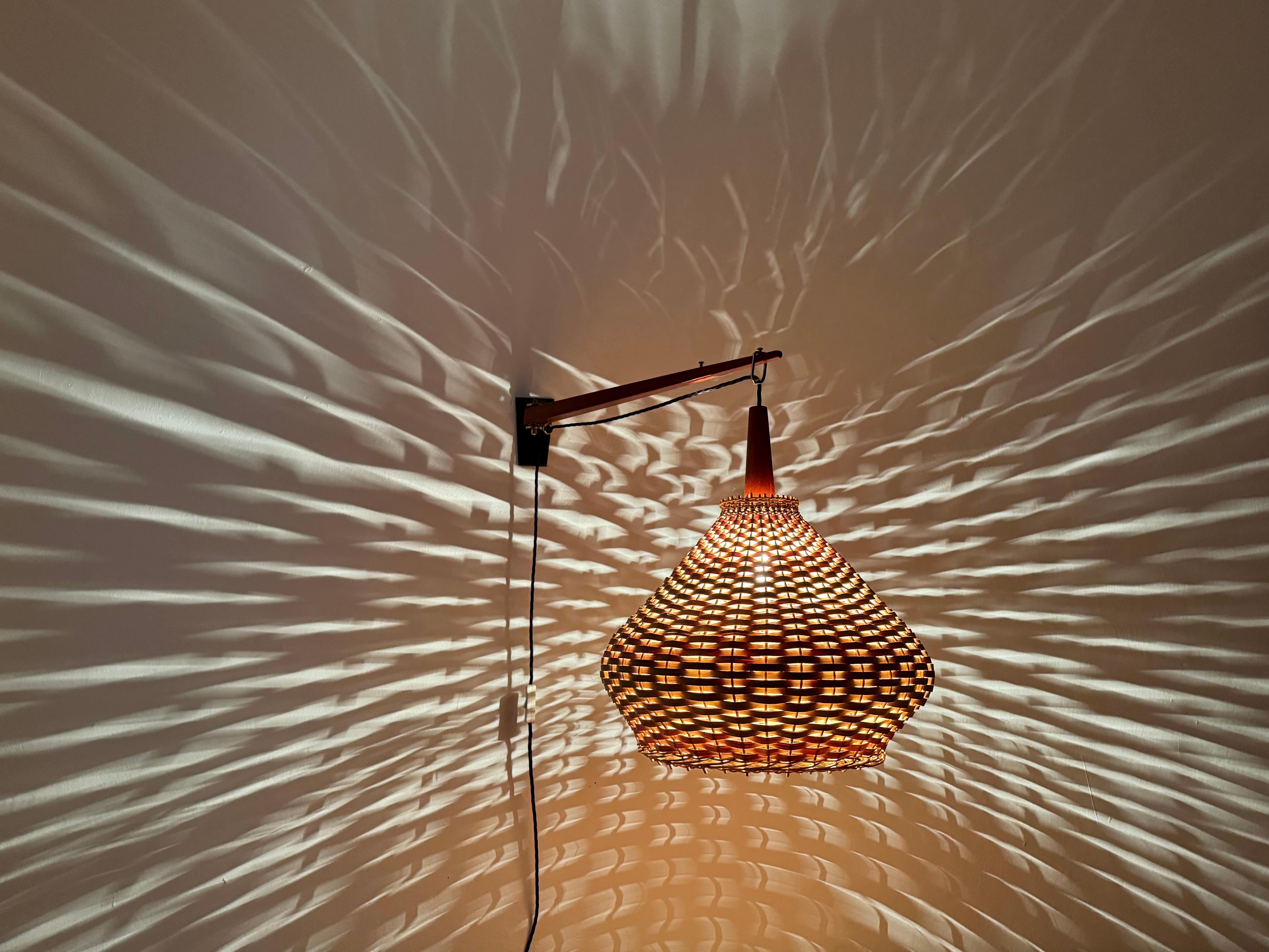 Lampada da parete regolabile in vimini e teak di Kaiser Leuchten in vendita 6