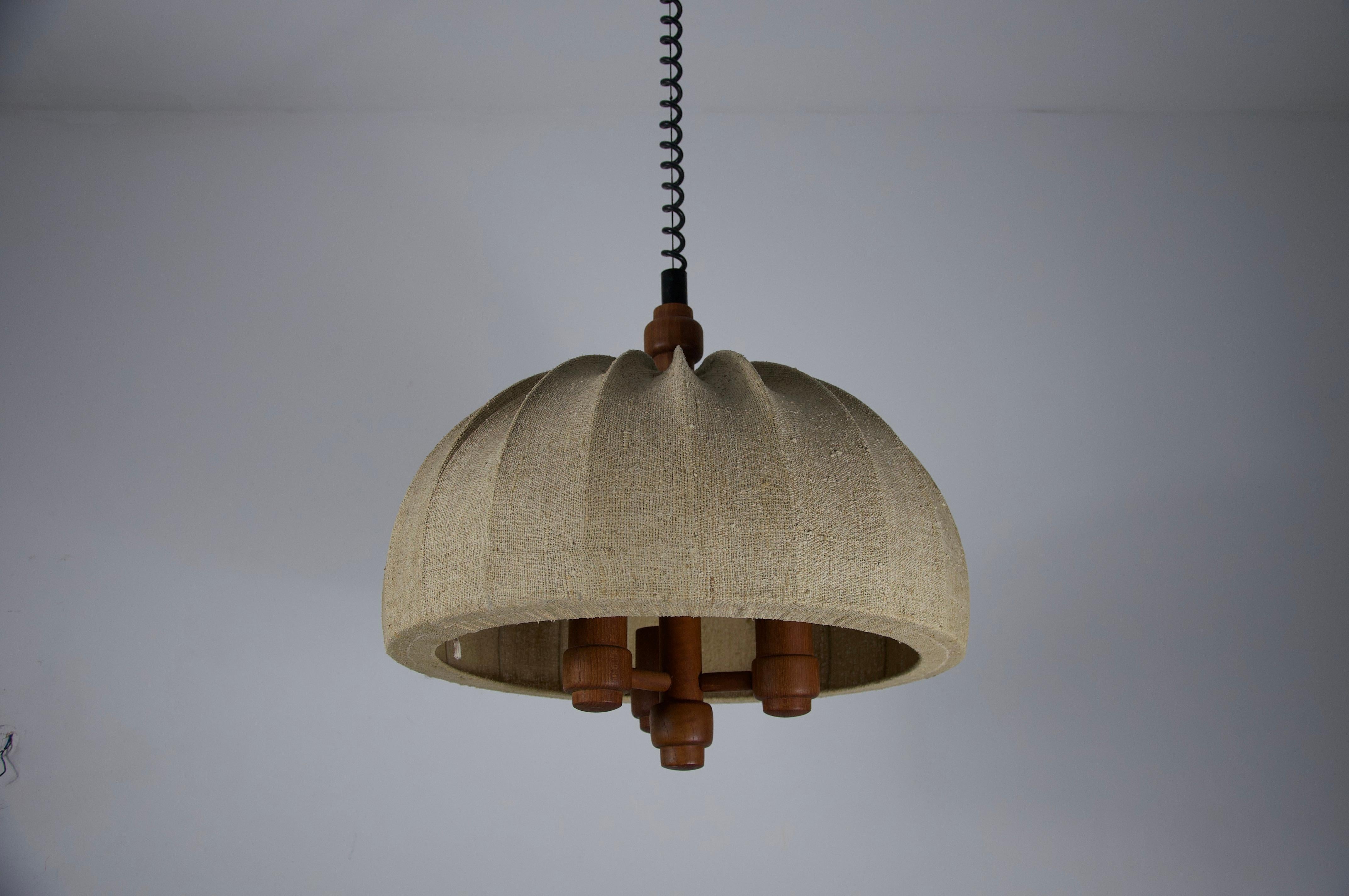 Tedesco Lampada a sospensione regolabile con paralume in Wood e Fabrice di Domus, anni '60 in vendita