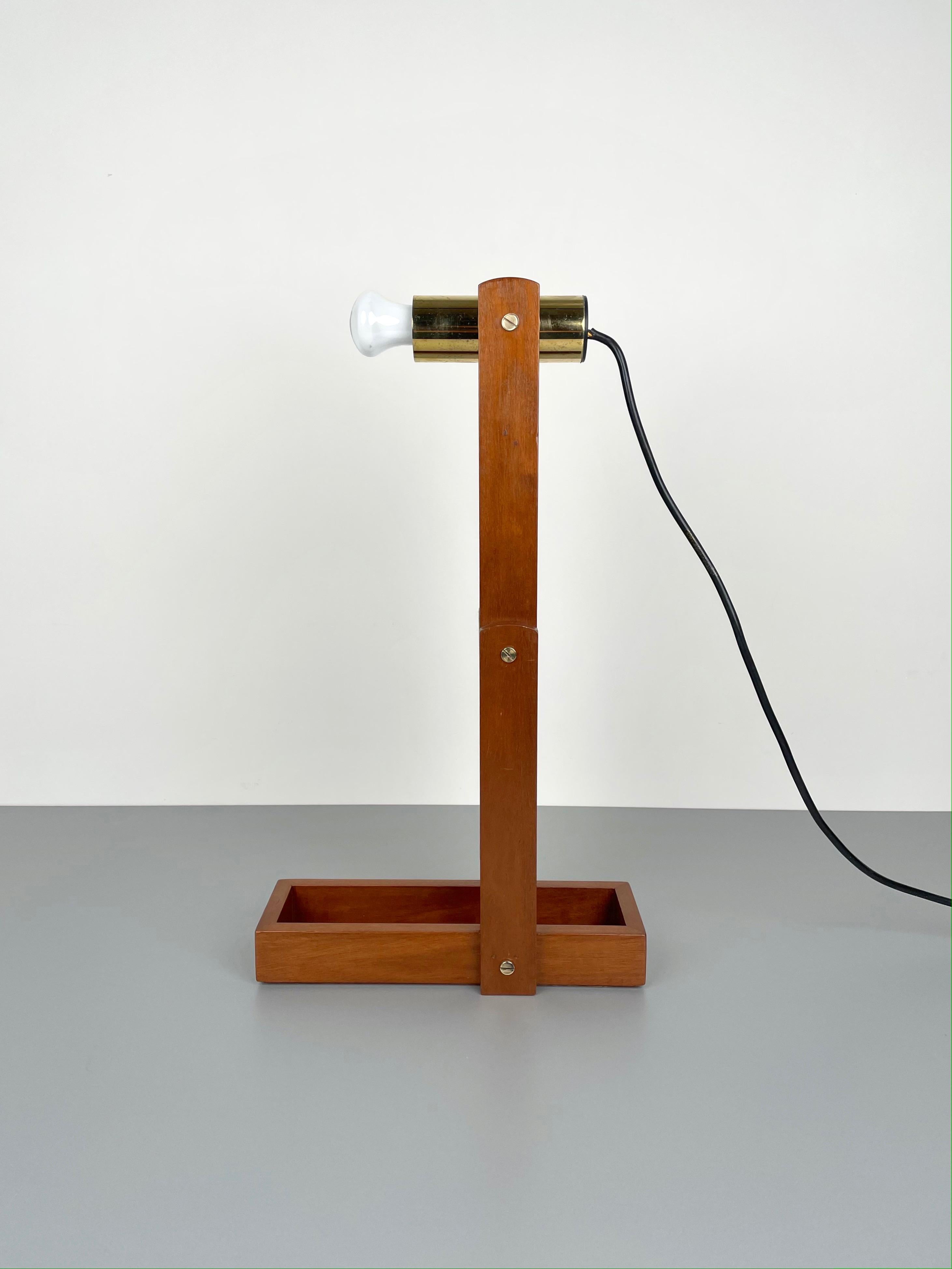 Mid-20th Century Adjustable Wood & Brass Table Lamp, Italy, 1960s For Sale