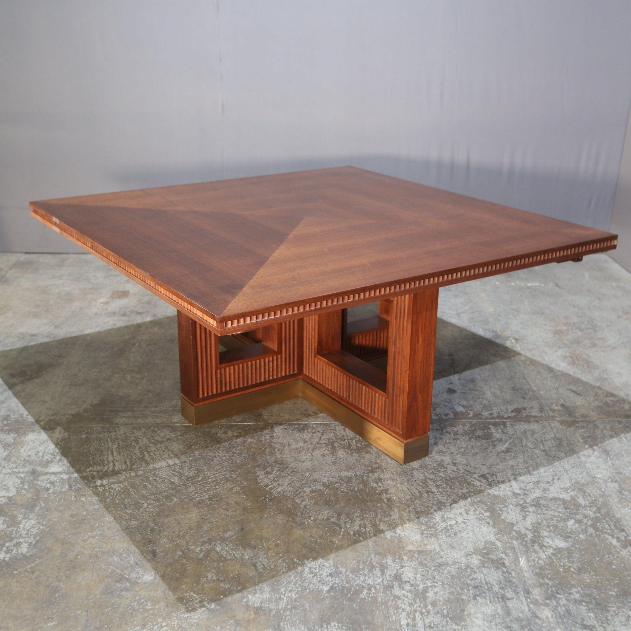 Te presentamos la experiencia gastronómica definitiva con nuestra Mesa de Comedor de Madera Ajustable. Elaborada con precisión y elegancia, esta impresionante pieza es el complemento perfecto para cualquier comedor de lujo. La mesa presenta un