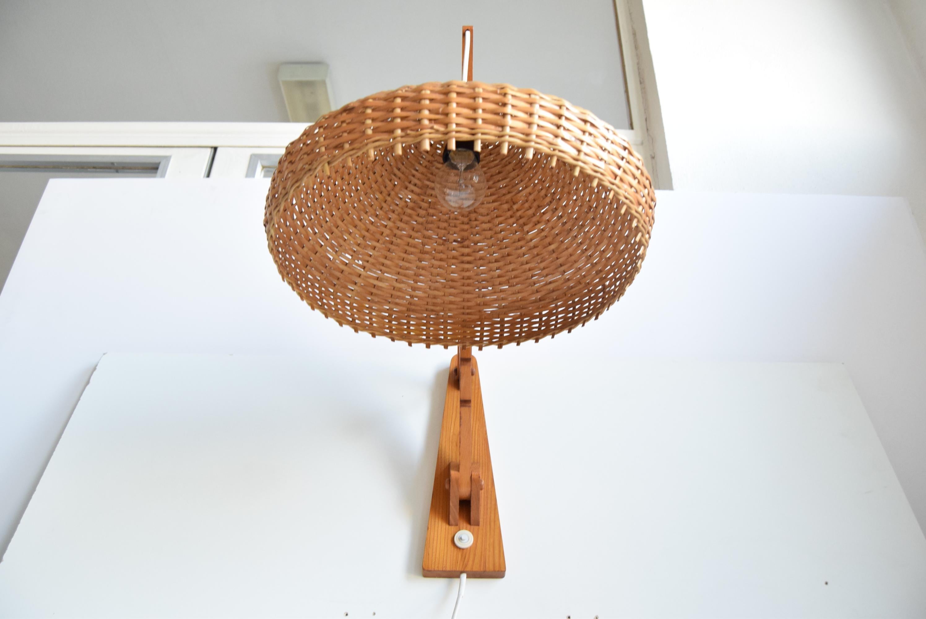 Lampada da parete regolabile in legno degli anni '60 di Pokrok Žilina, Cecoslovacchia. in vendita 5