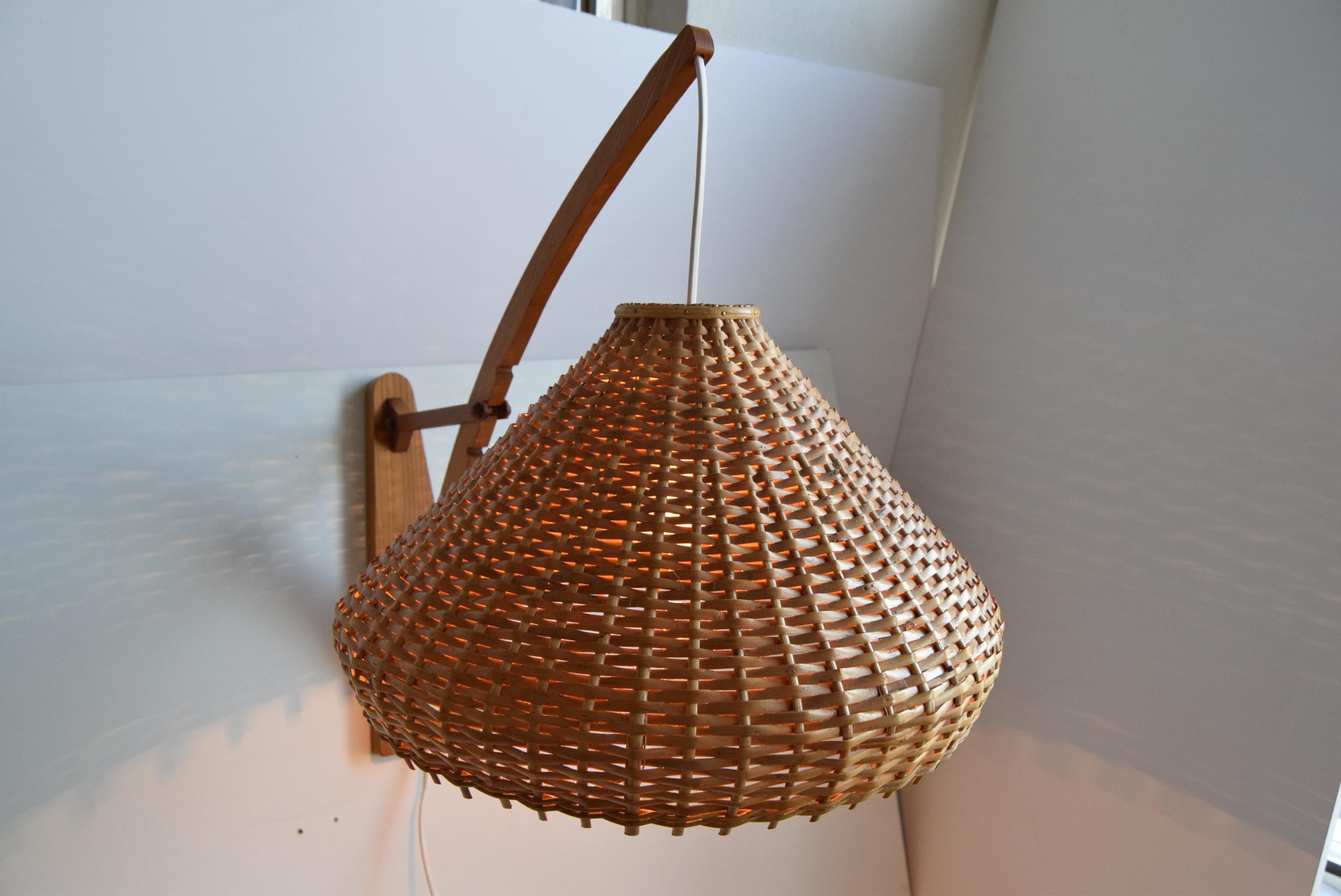 Lampada da parete regolabile in legno degli anni '60 di Pokrok Žilina, Cecoslovacchia. in vendita 8