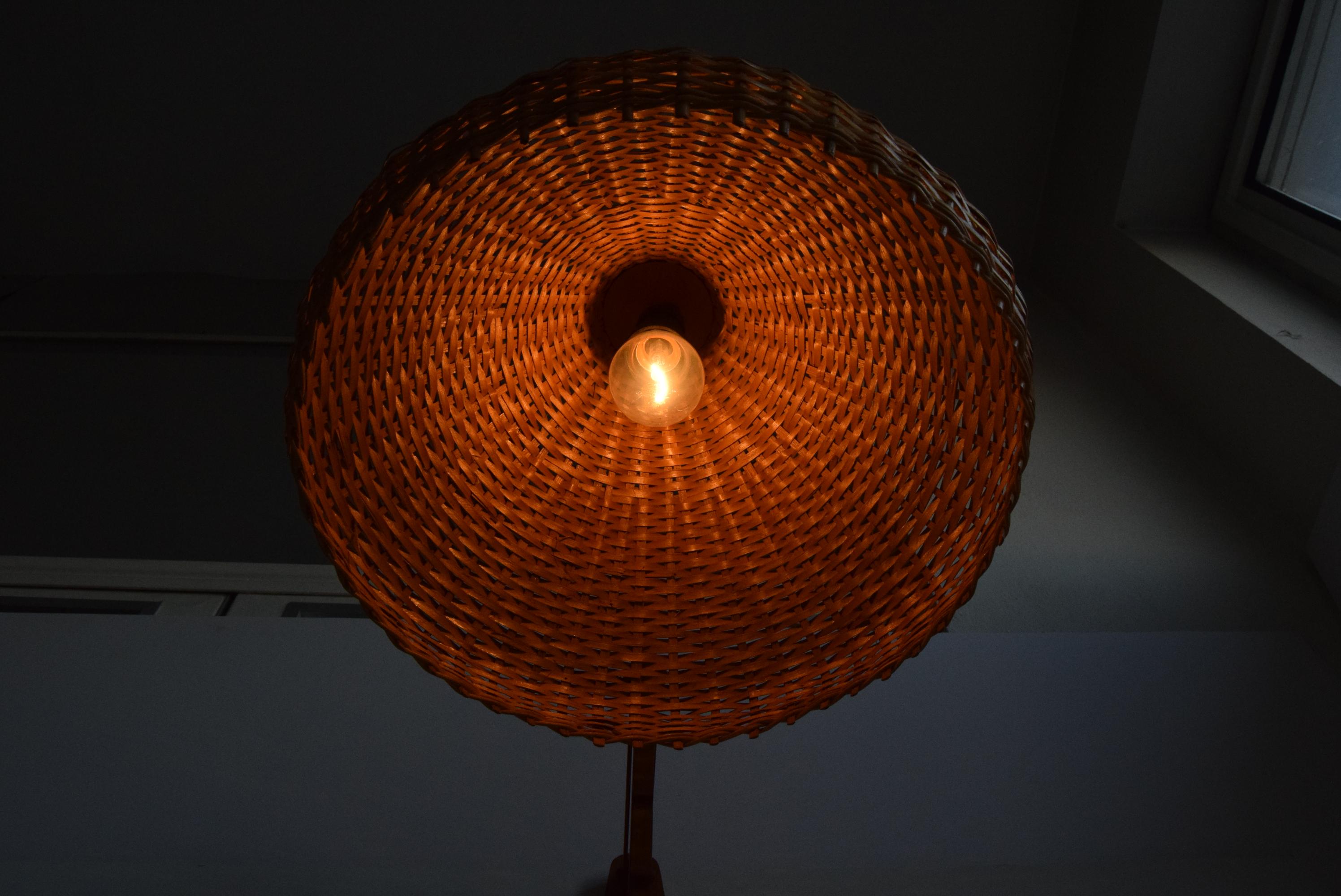 Lampada da parete regolabile in legno degli anni '60 di Pokrok Žilina, Cecoslovacchia. in vendita 9